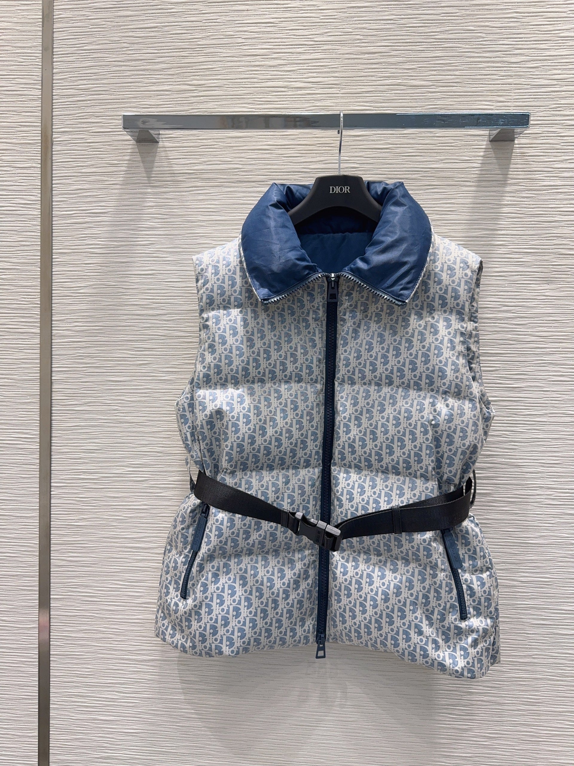 CD VEST