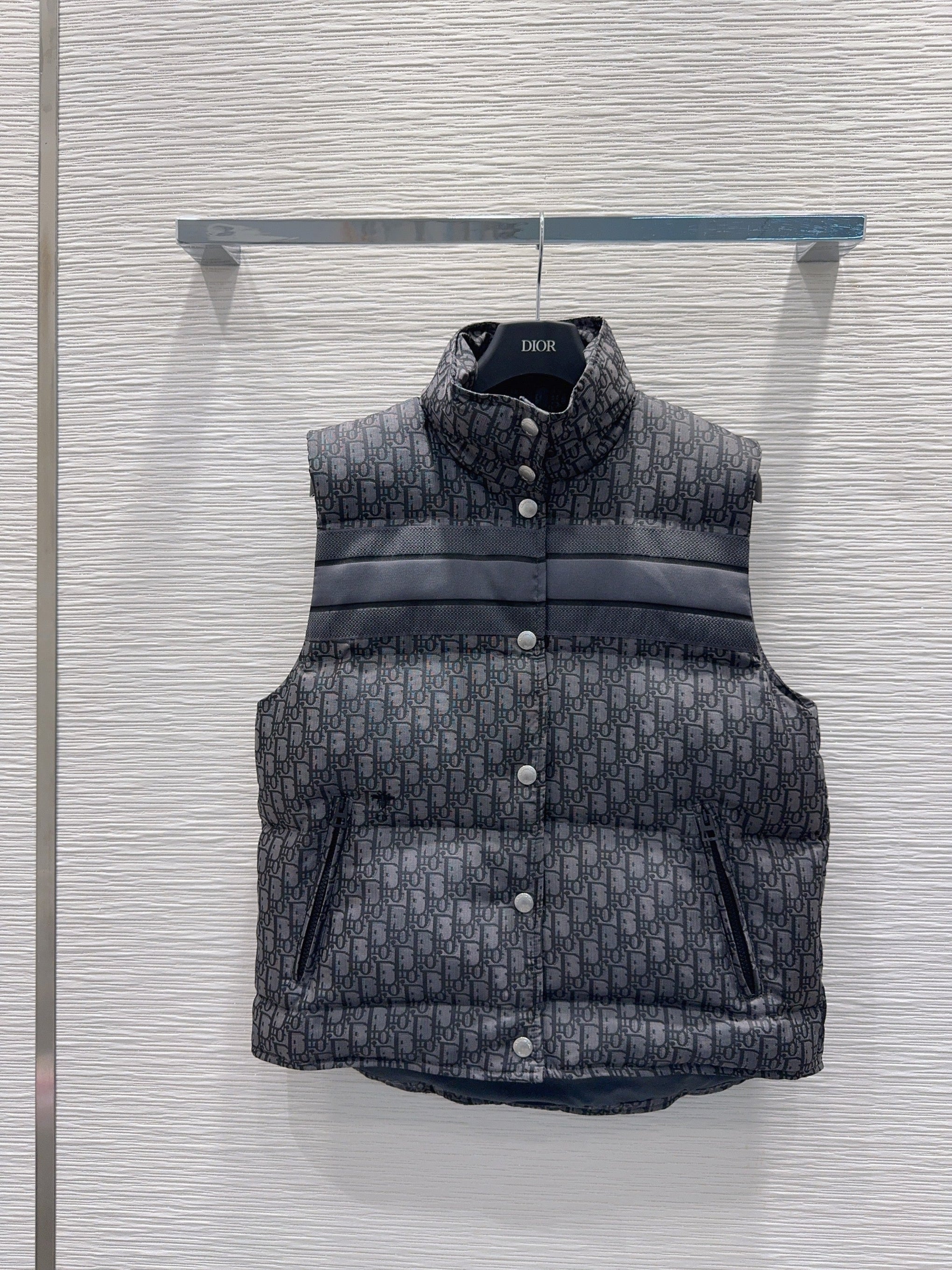 CD VEST