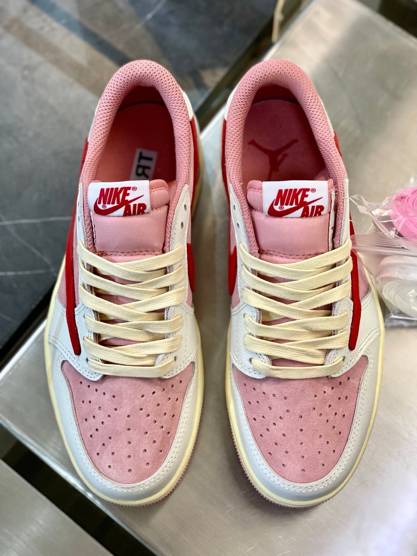 TRAVIS S x JORDAN 1 LOW SNEAKERS