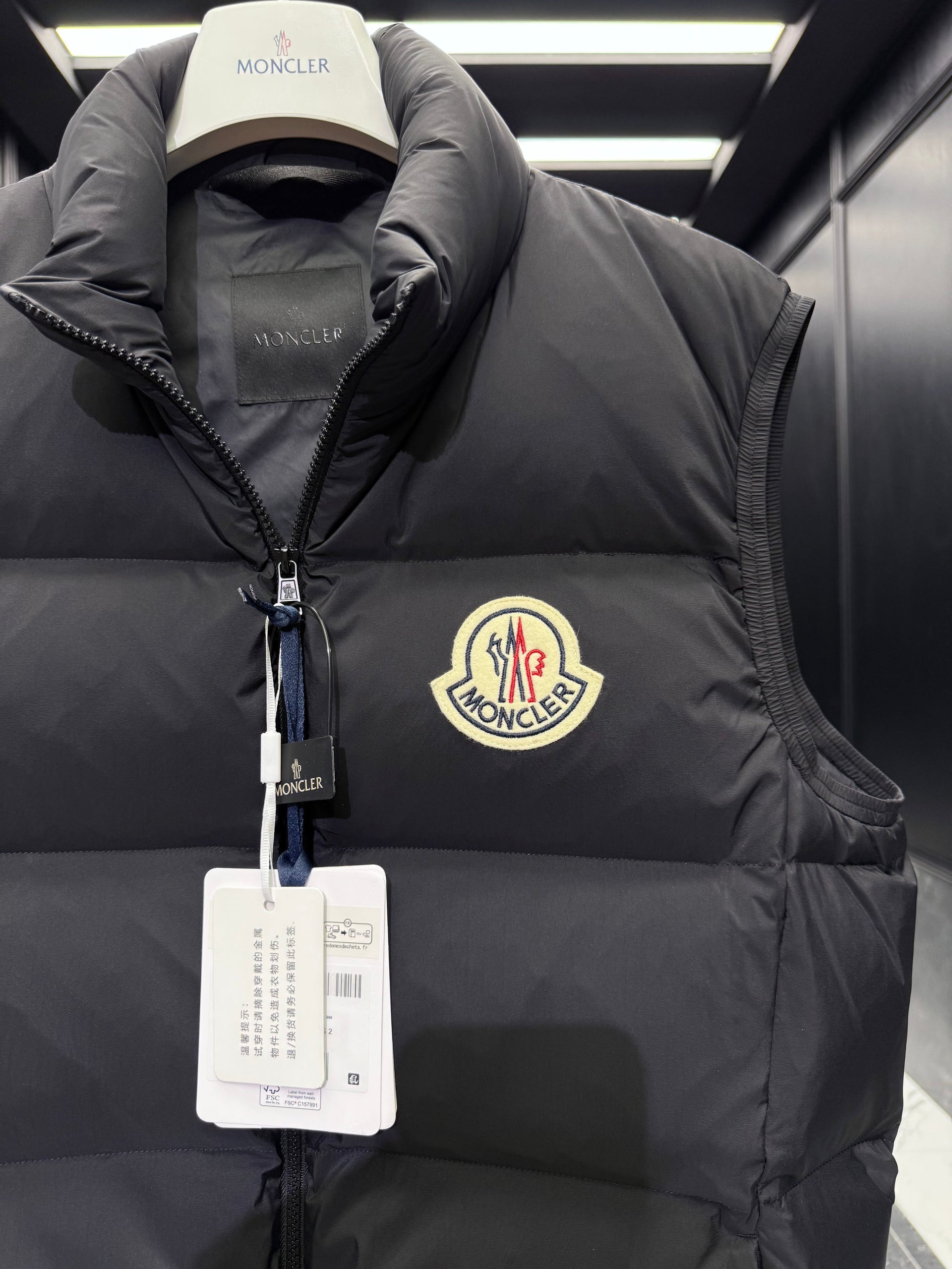 MONC ALMAZ VEST