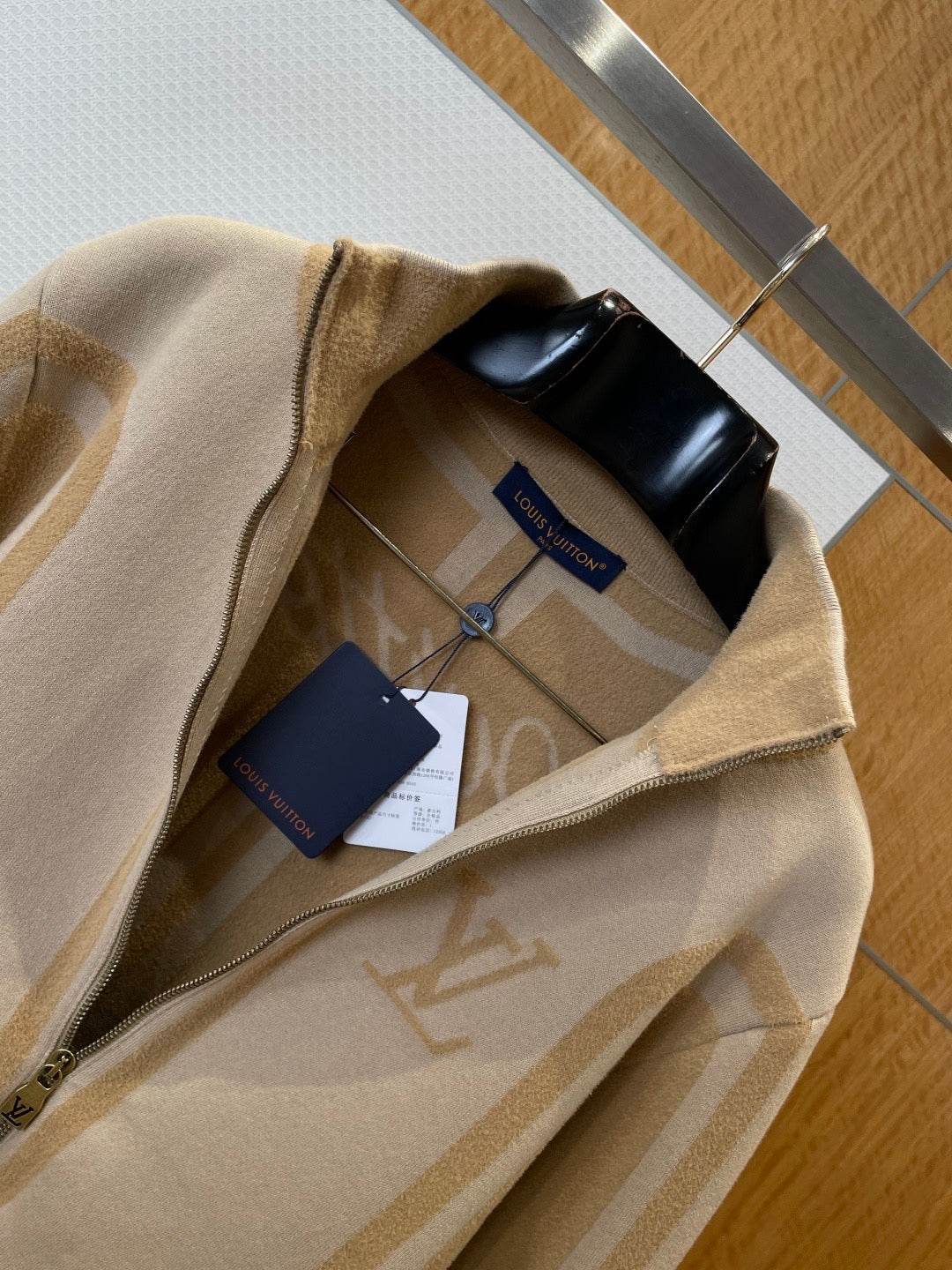 LOU ZIP CARDIGAN