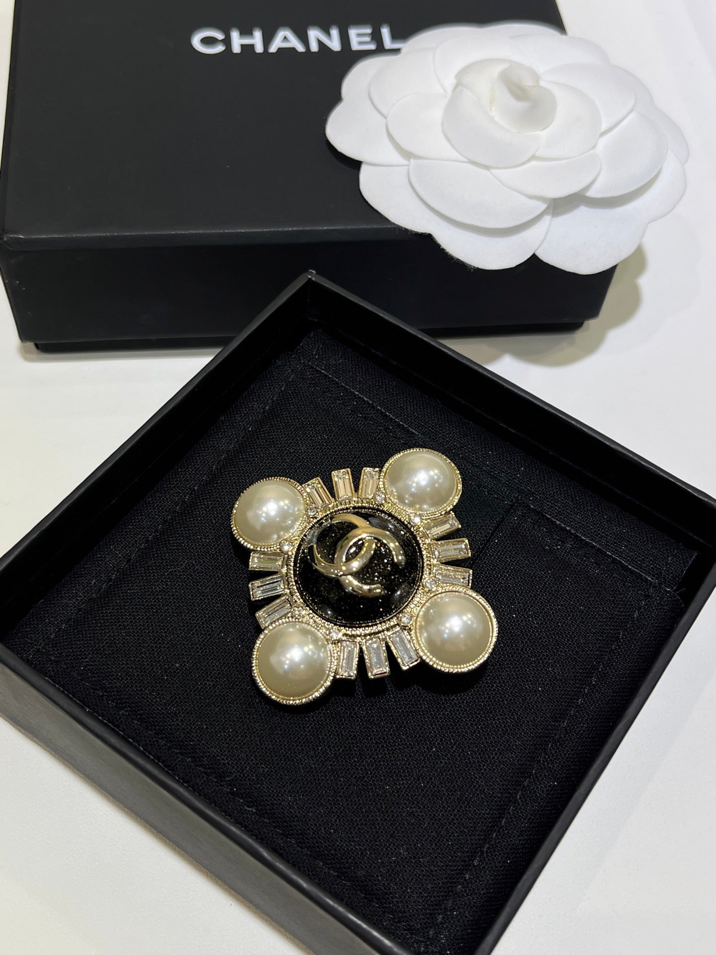 CC BROOCHE