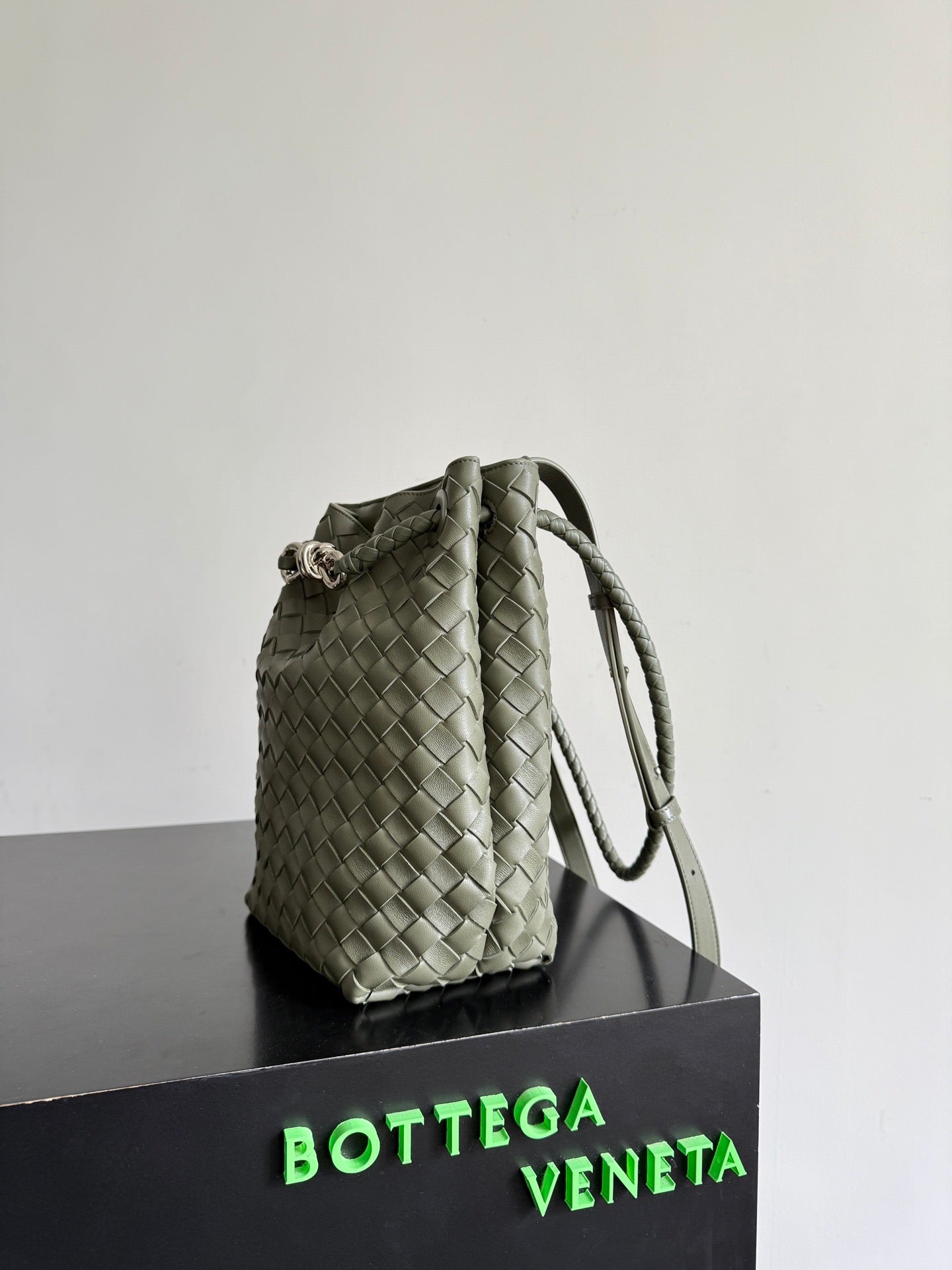 BOTT V ANDIAMO BUCKET BAG