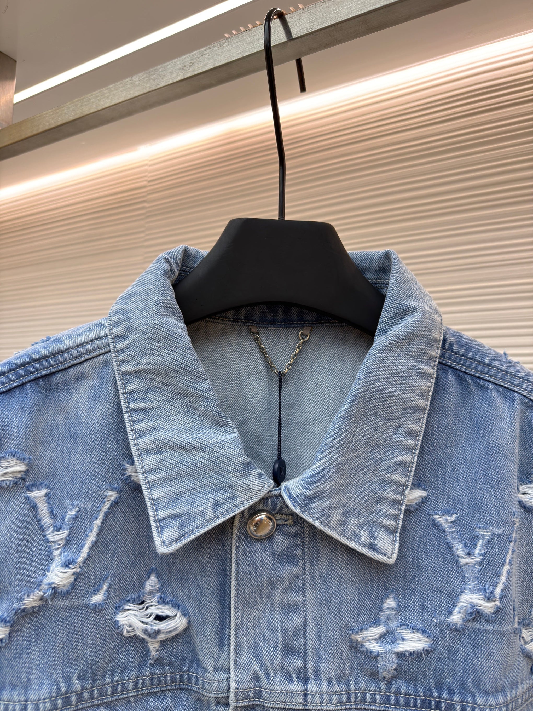 LOU DENIM TRUCKER JACKET