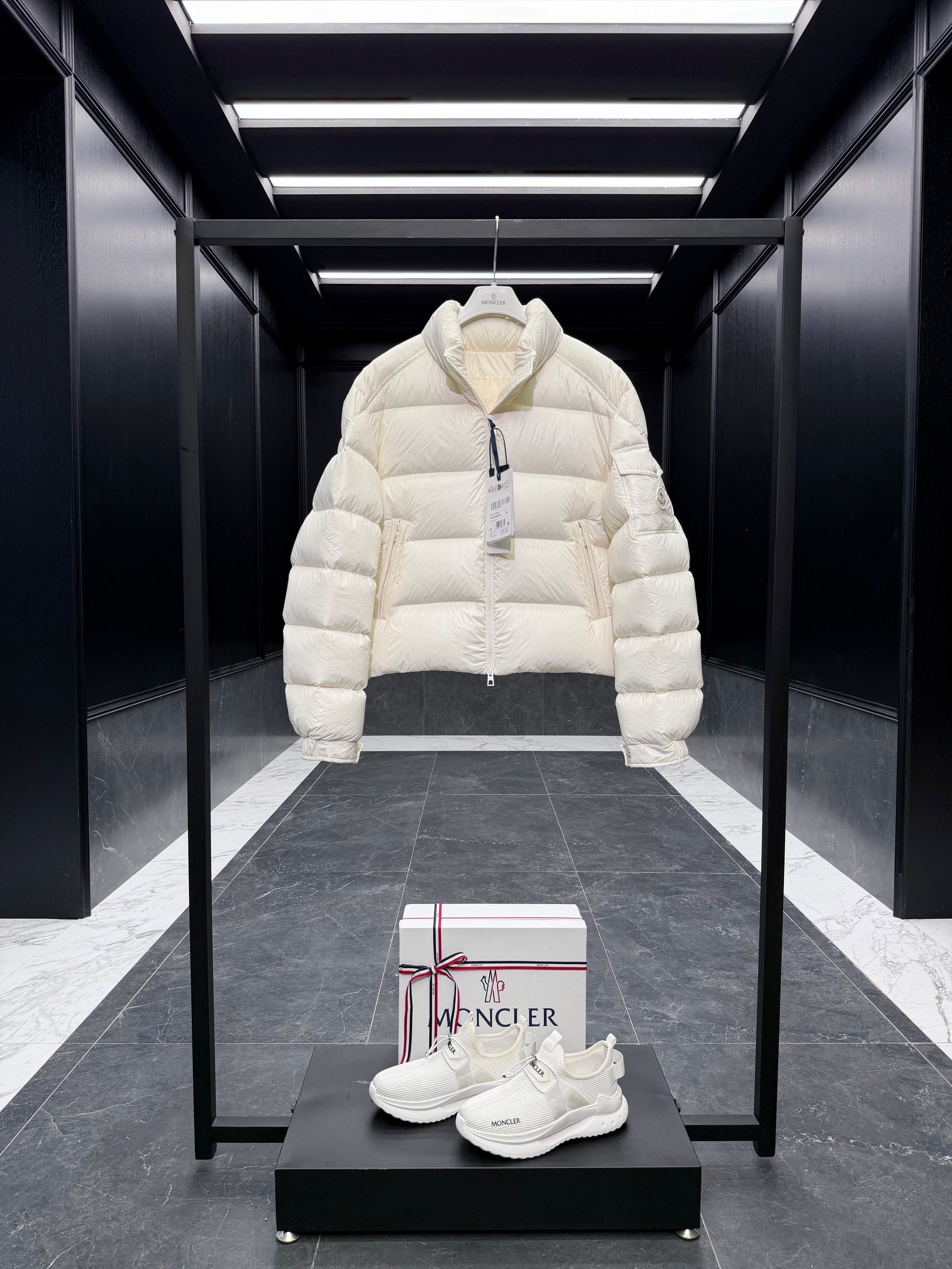 MONC PETRA JACKET
