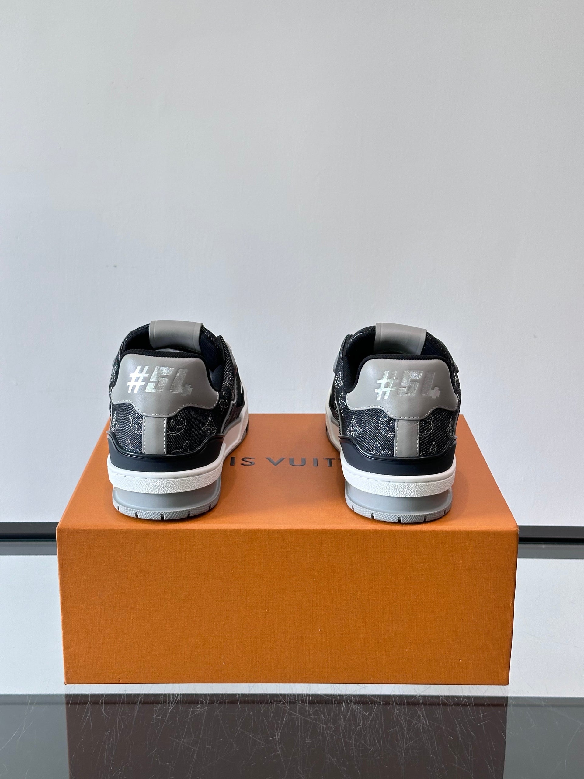 LOU TRAINERS ND