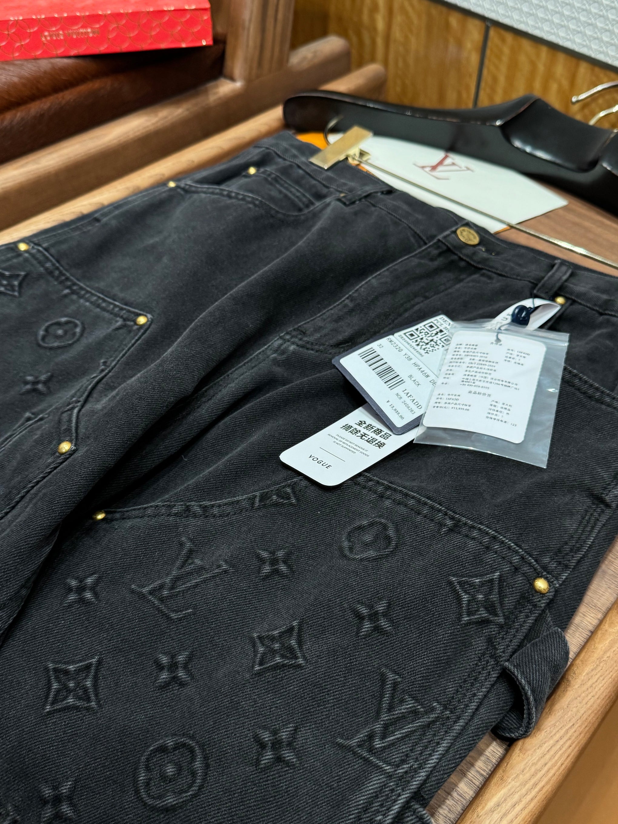 LOU JEANS