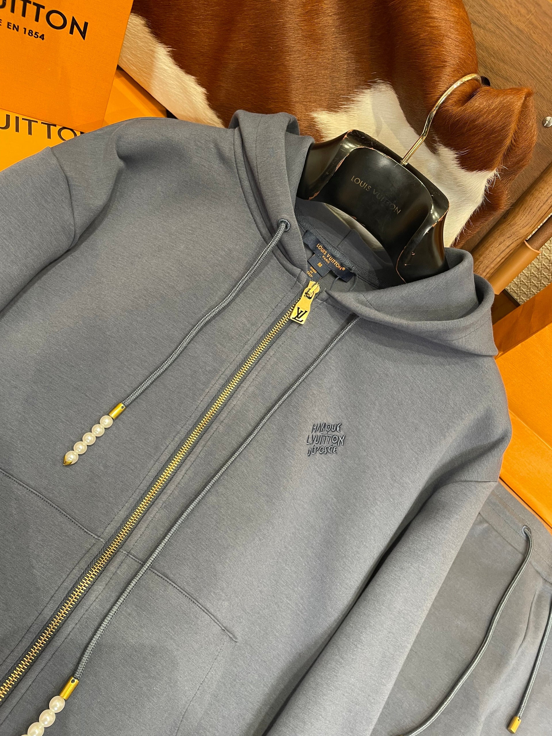 LOU ZIP HOODIE