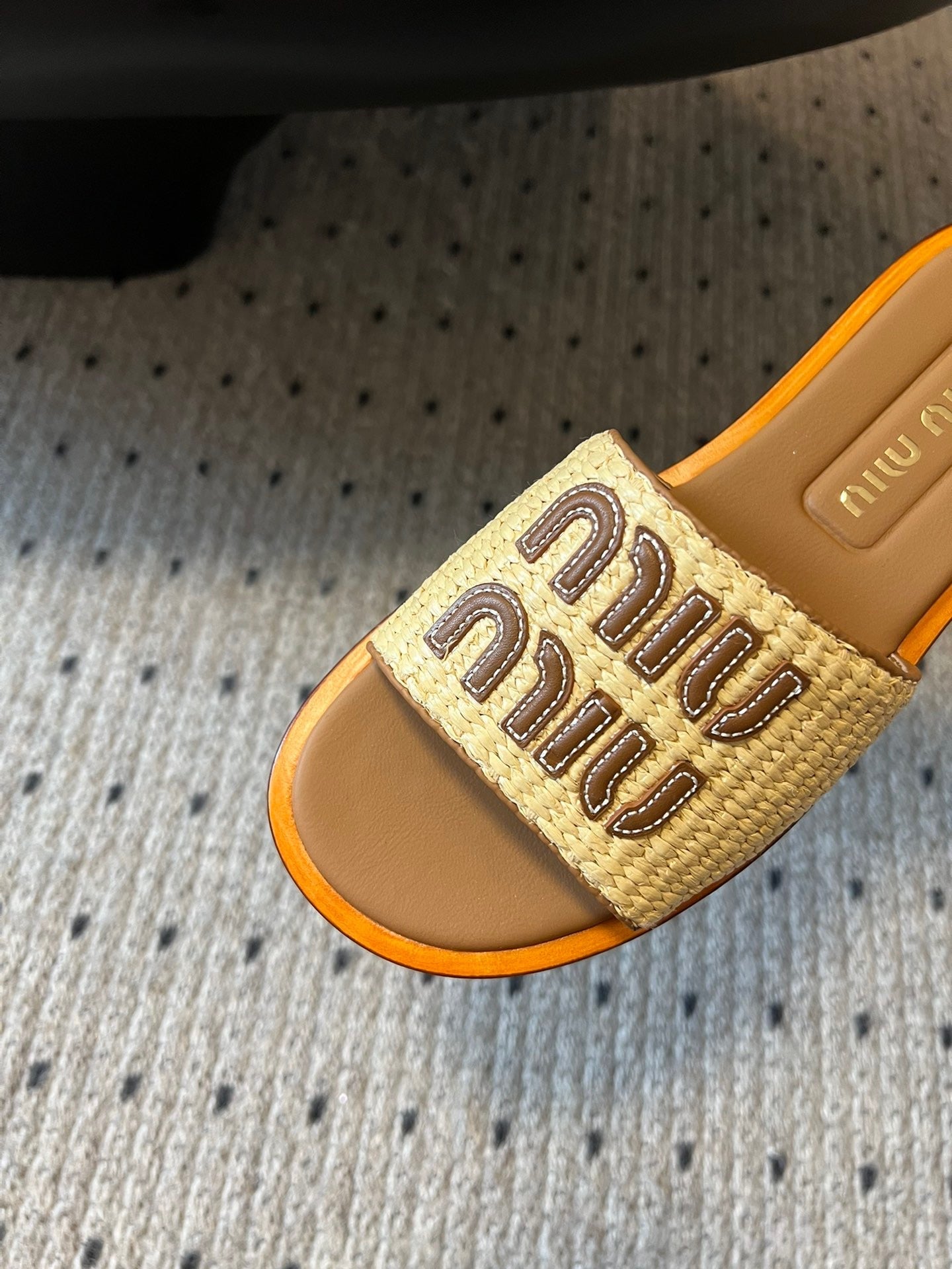 MIU M SLIDES