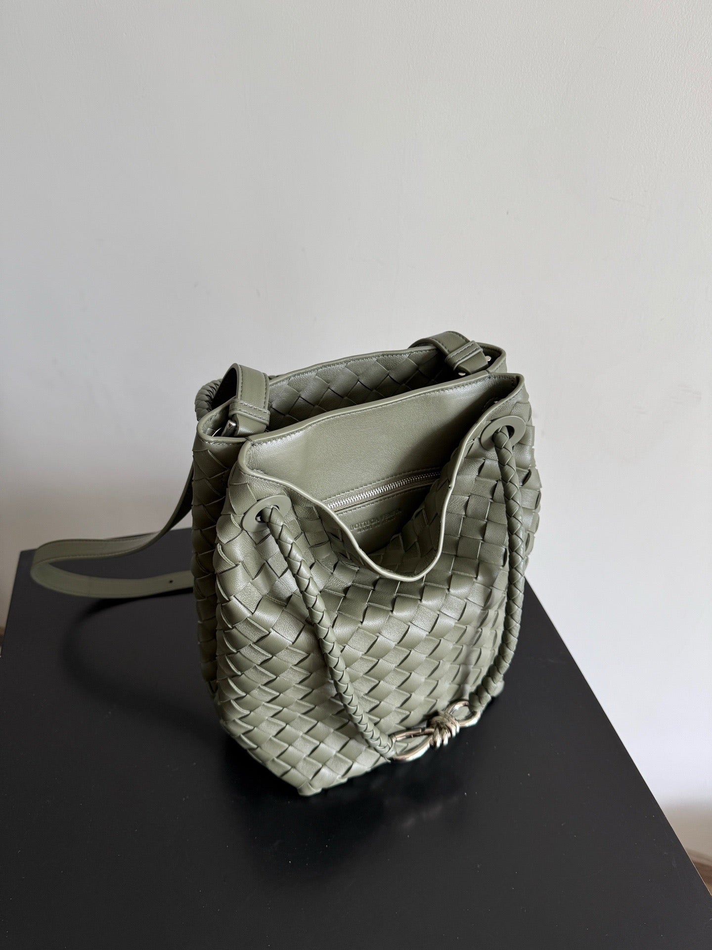 BOTT V ANDIAMO BUCKET BAG