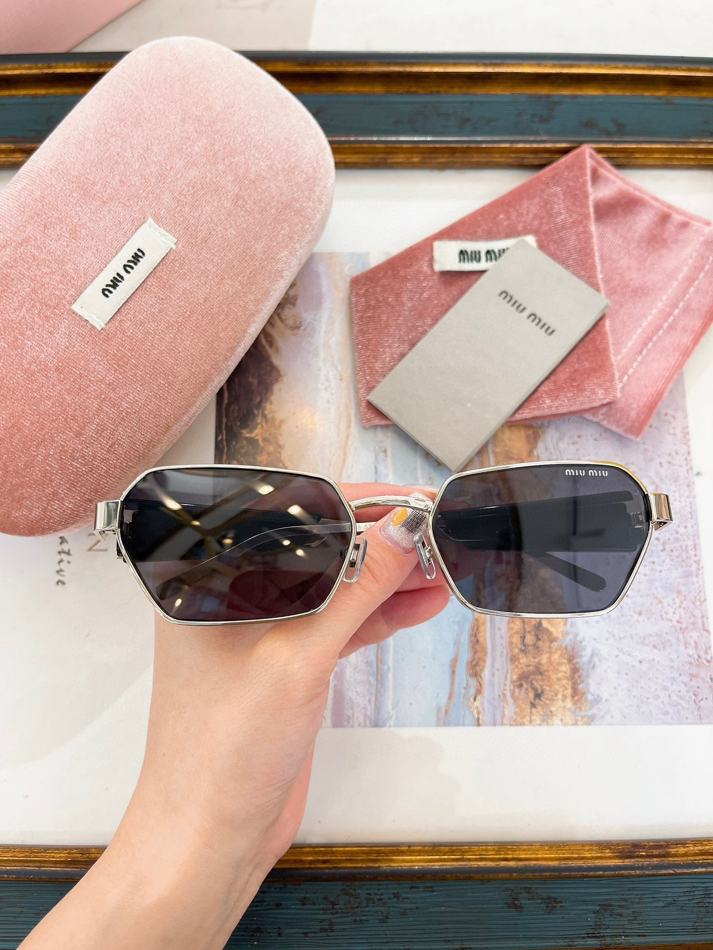 MIU M SUNGLASSES