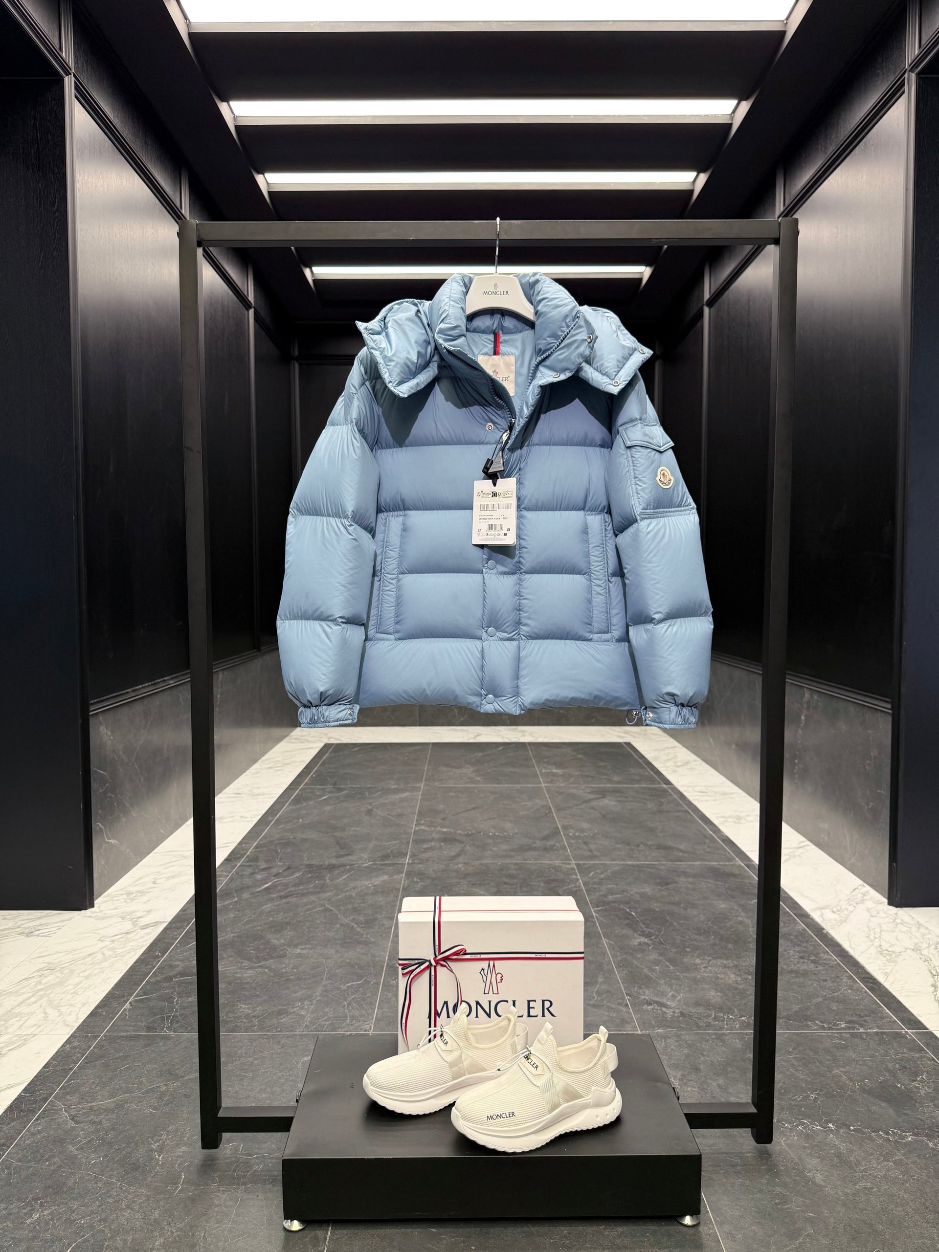 MONC MAYA 70 JACKET