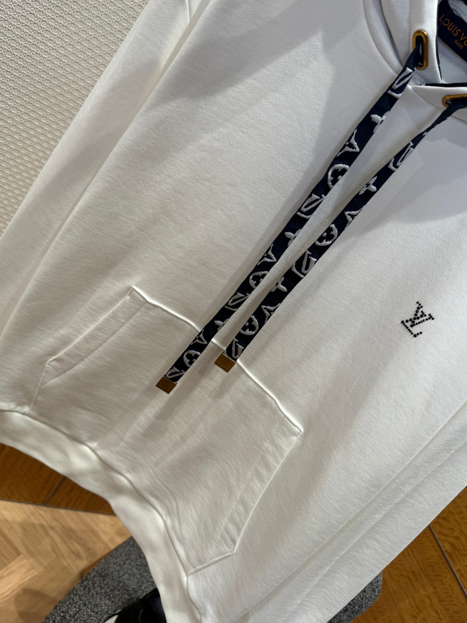 LOU HOODIE
