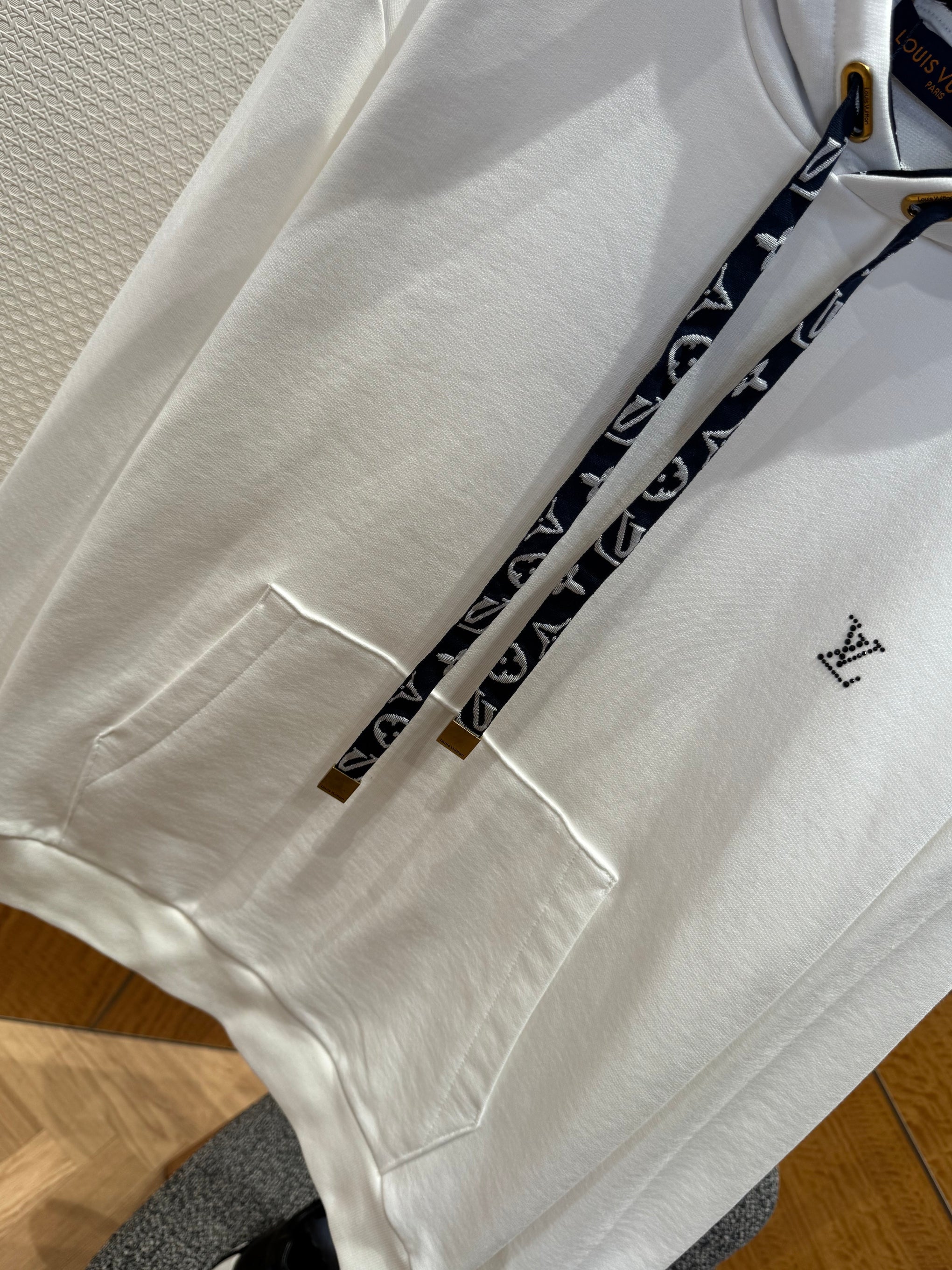 LOU HOODIE