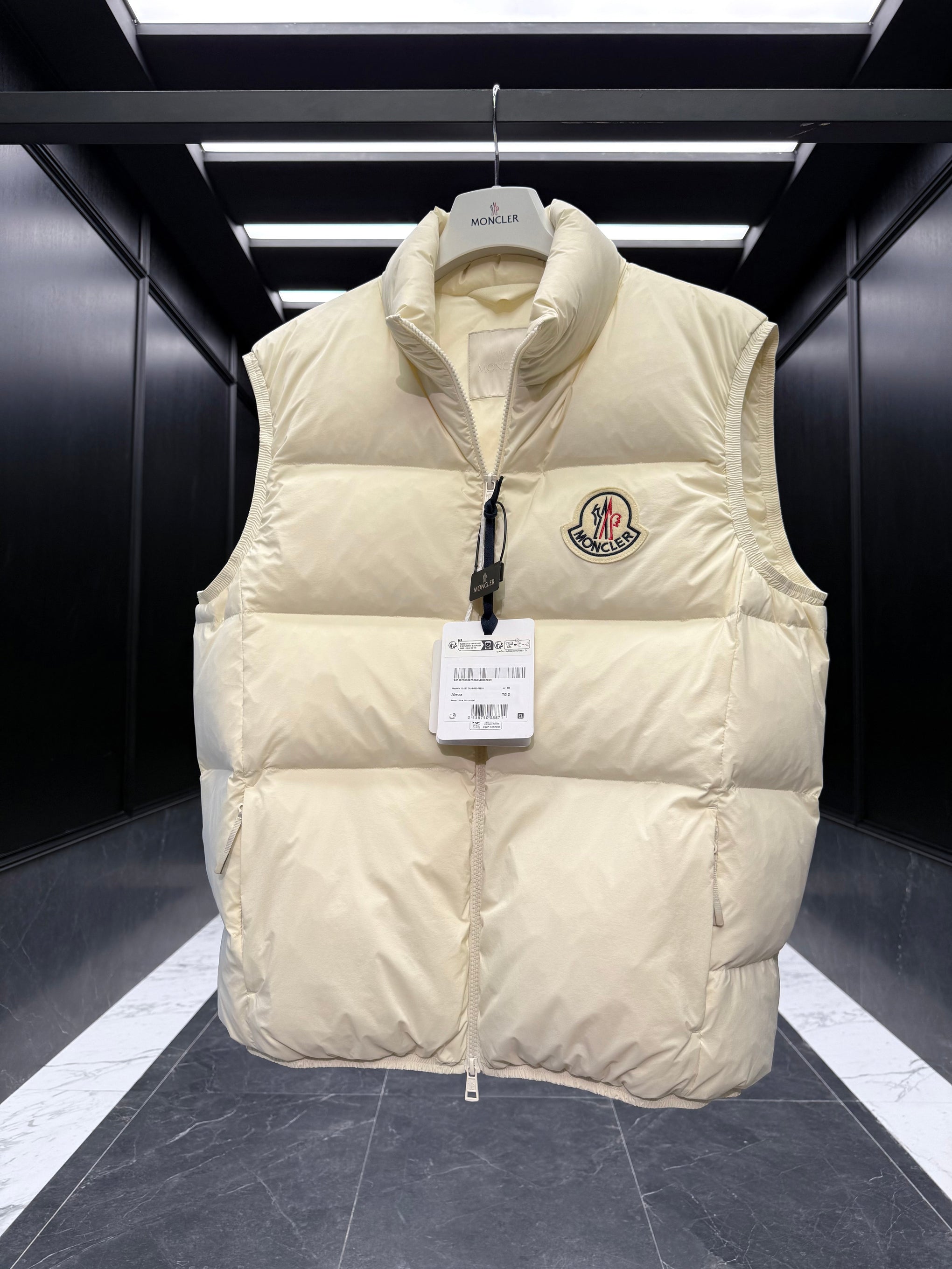 MONC ALMAZ VEST