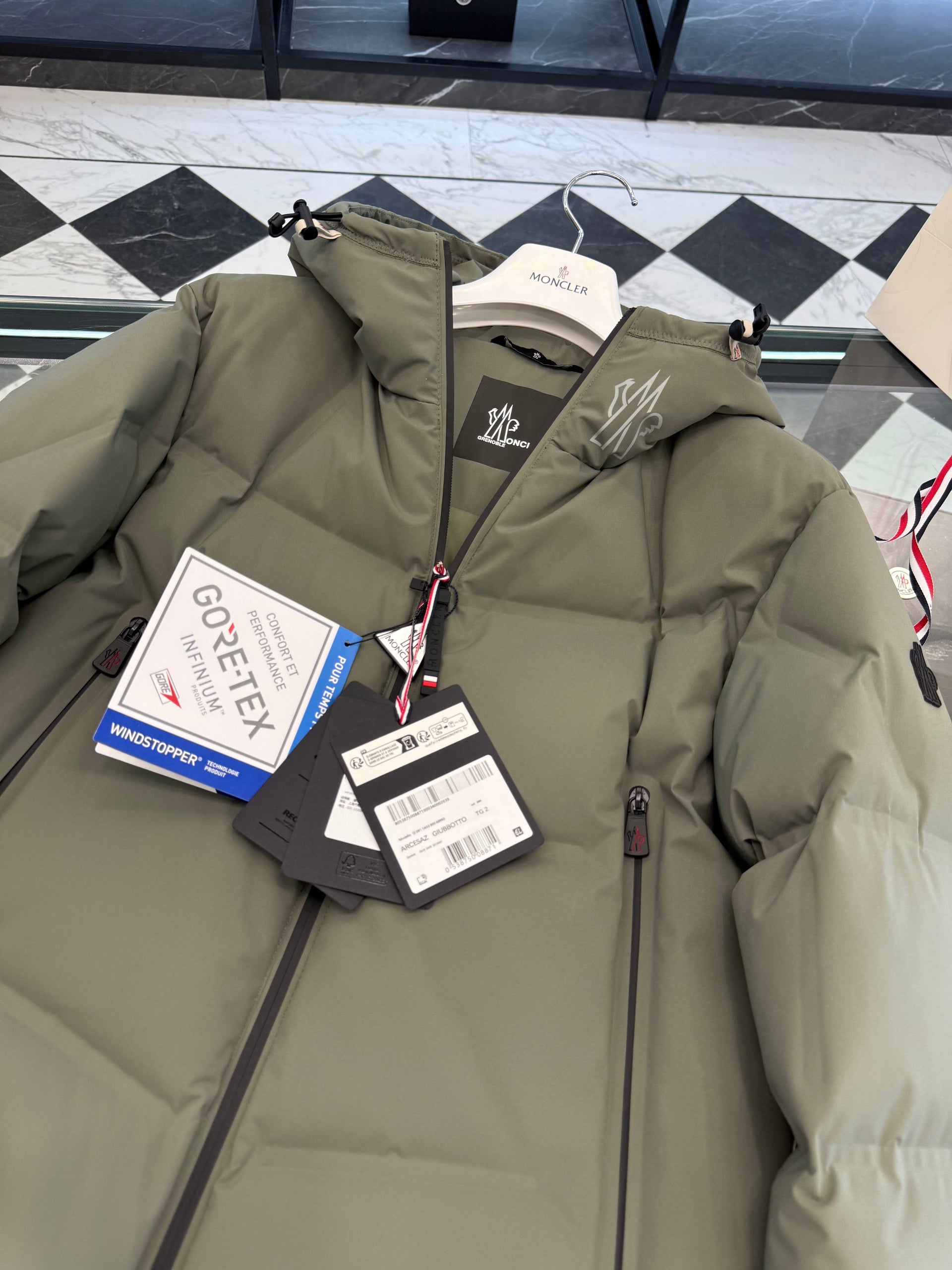 MONC ARCESAZ JACKET
