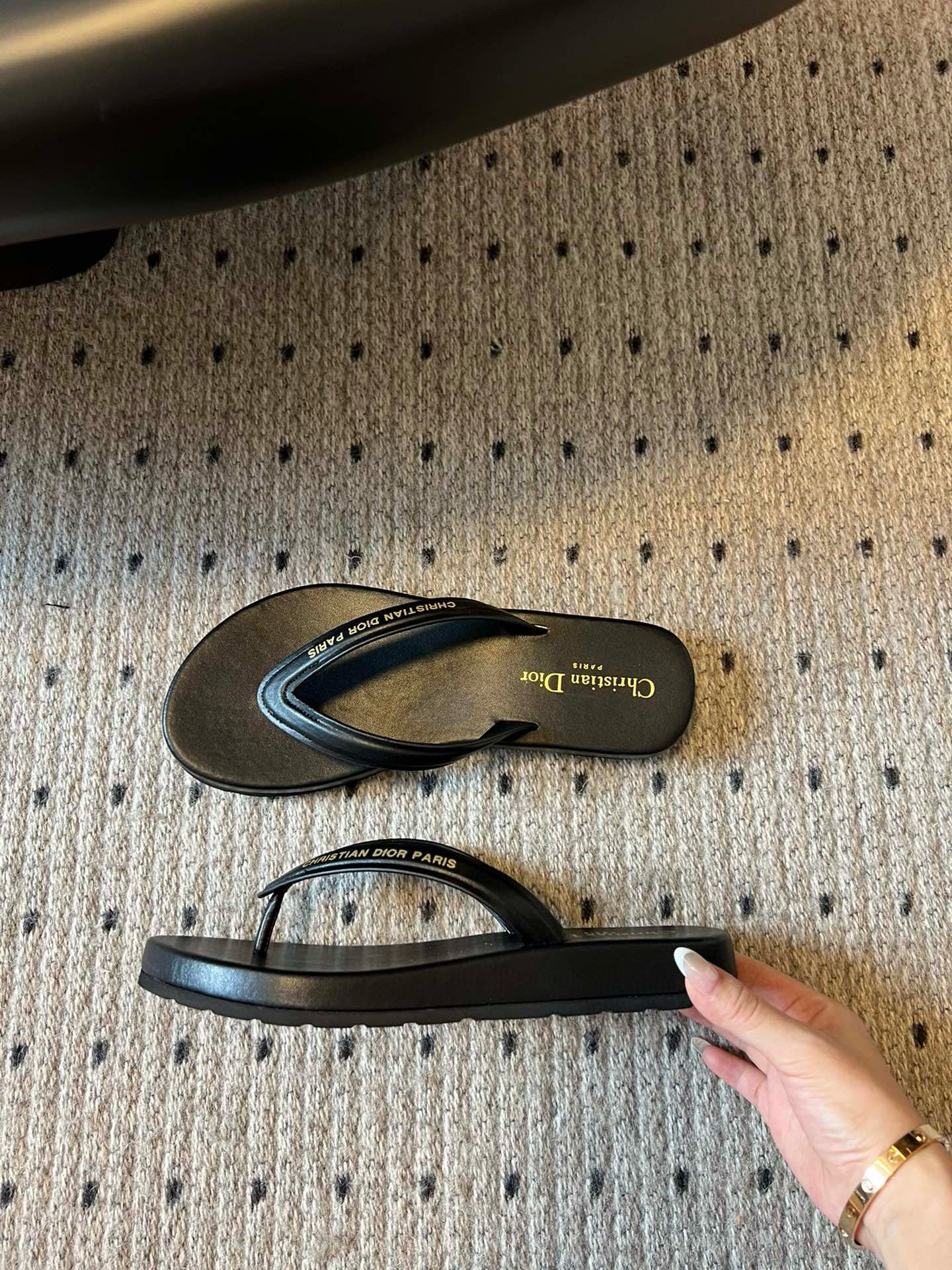 CD THONG SANDAL