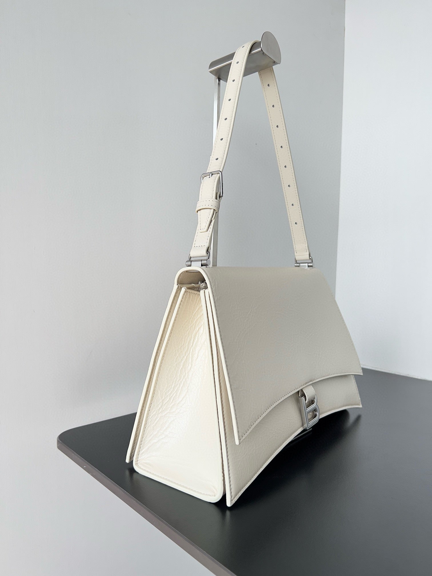 BAL MEDIUM CRUSH BAG