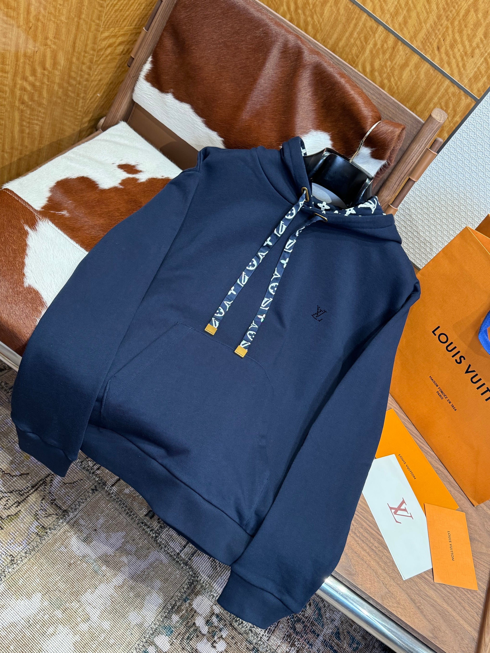LOU SWEATSHIRT