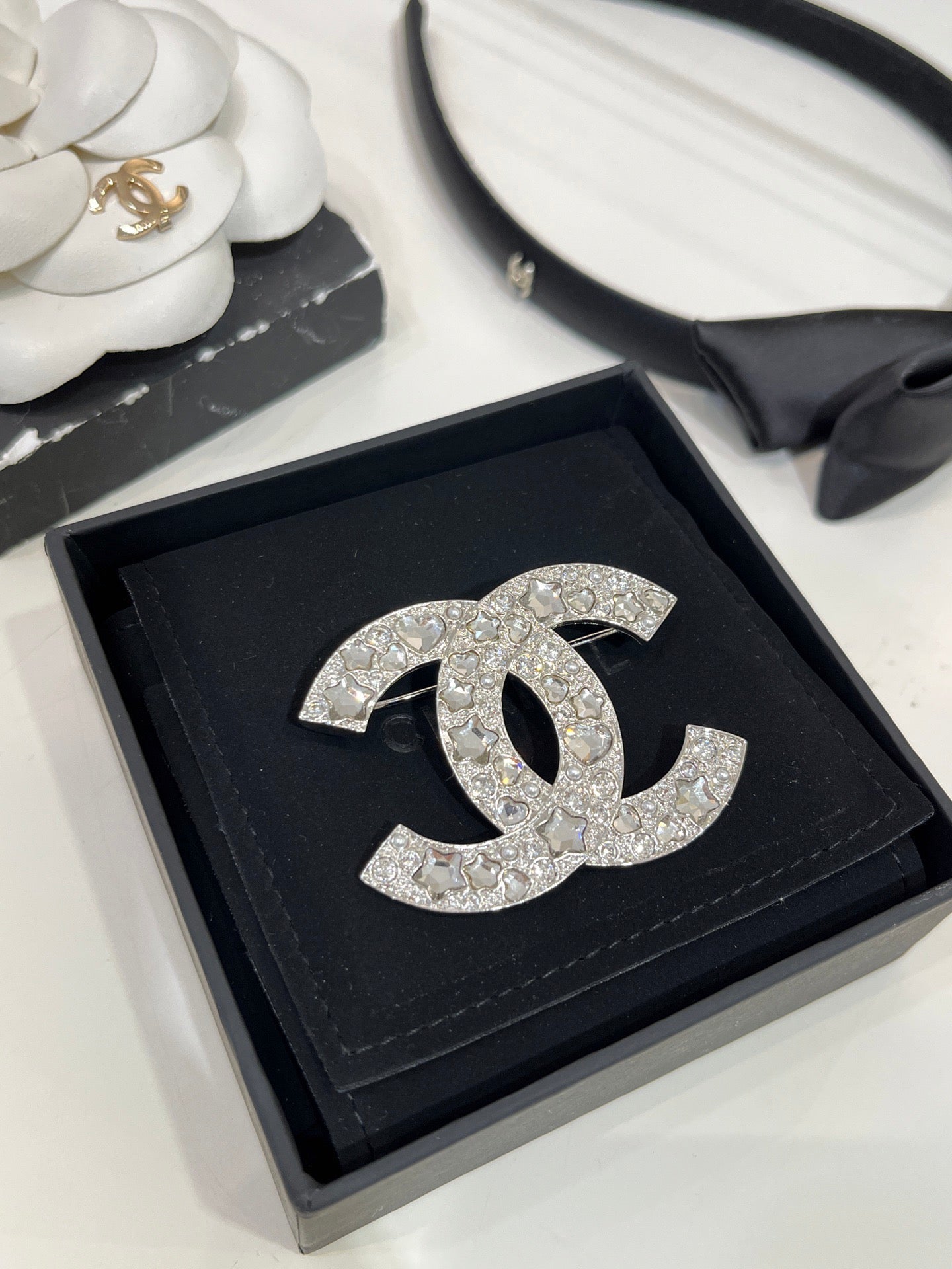 CC BROOCHE