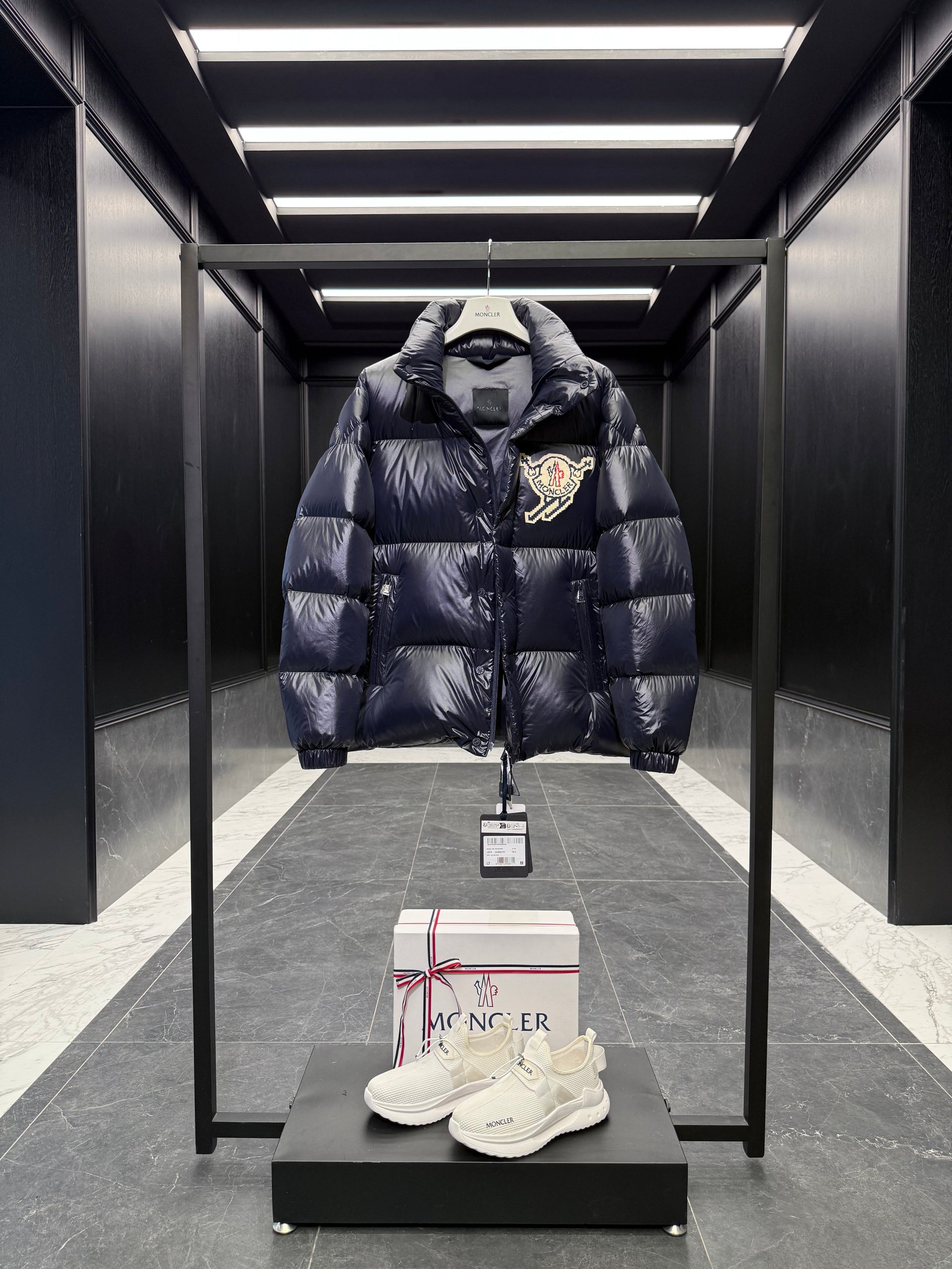 MONC LESTE JACKET