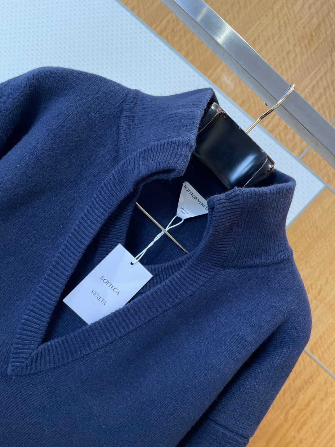 BOTT V JUMPER