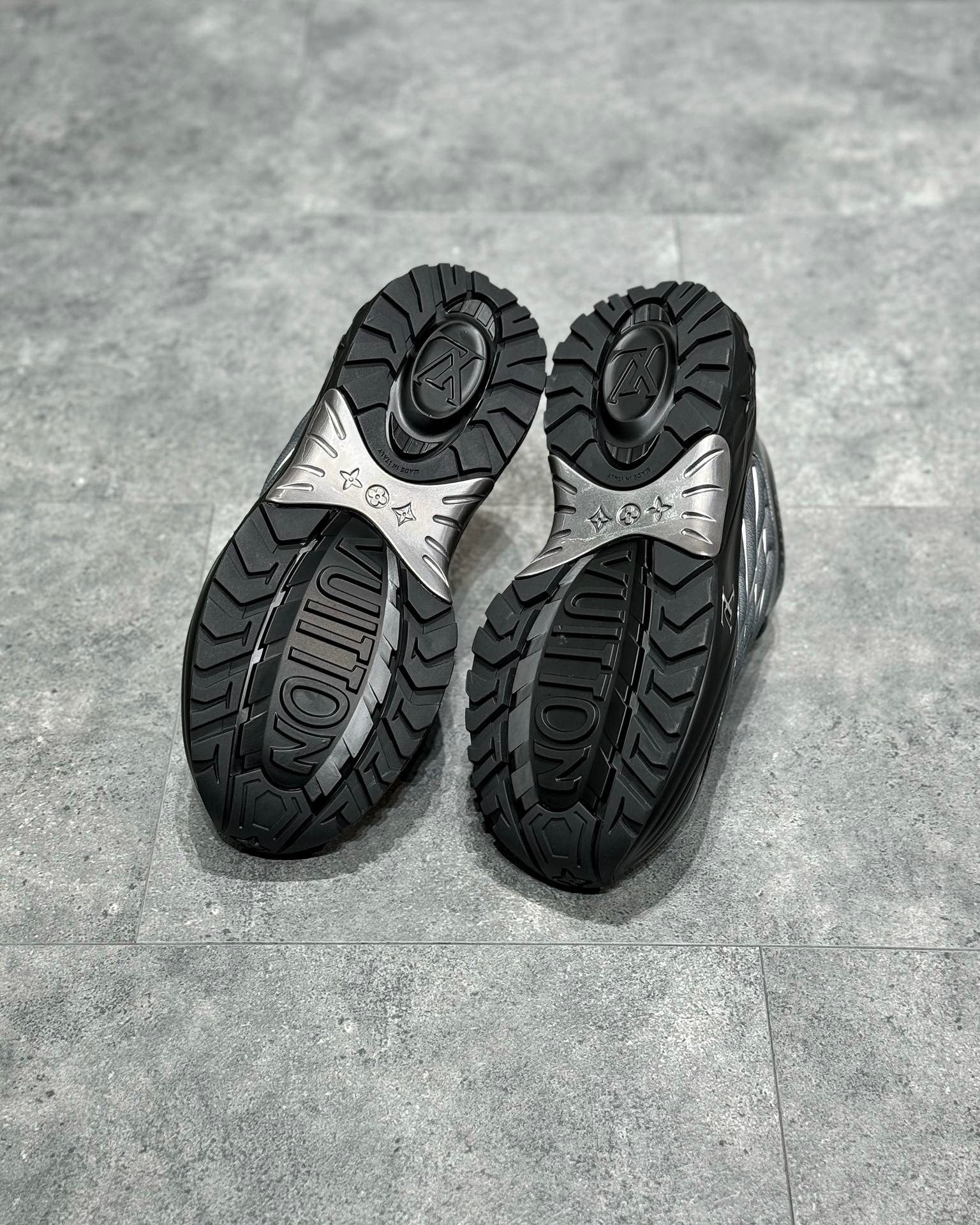 LOU DISCOVERY TRAINERS