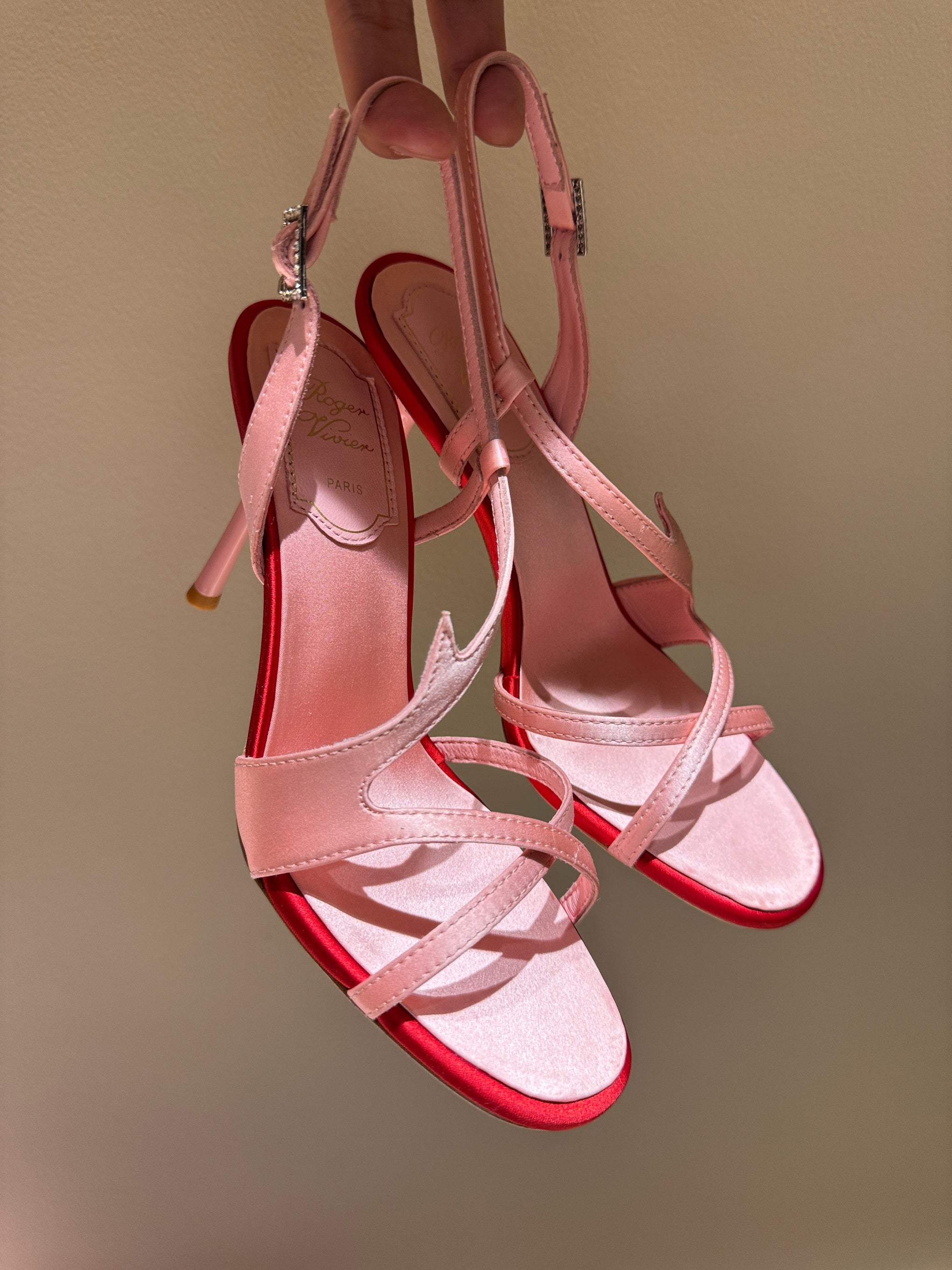 ROGER V HEELS