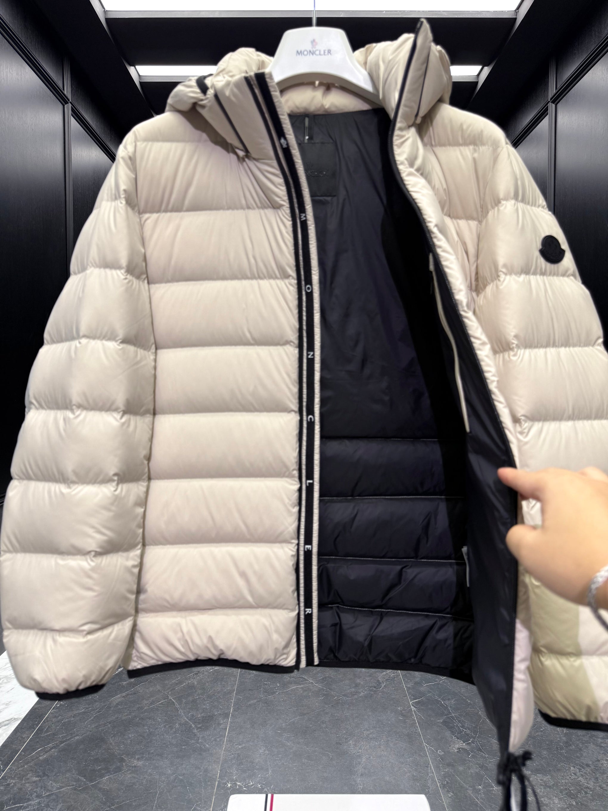 MONC JELUZ JACKET