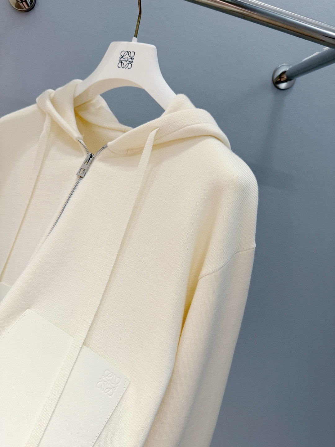 LOEW ZIP HOODIE