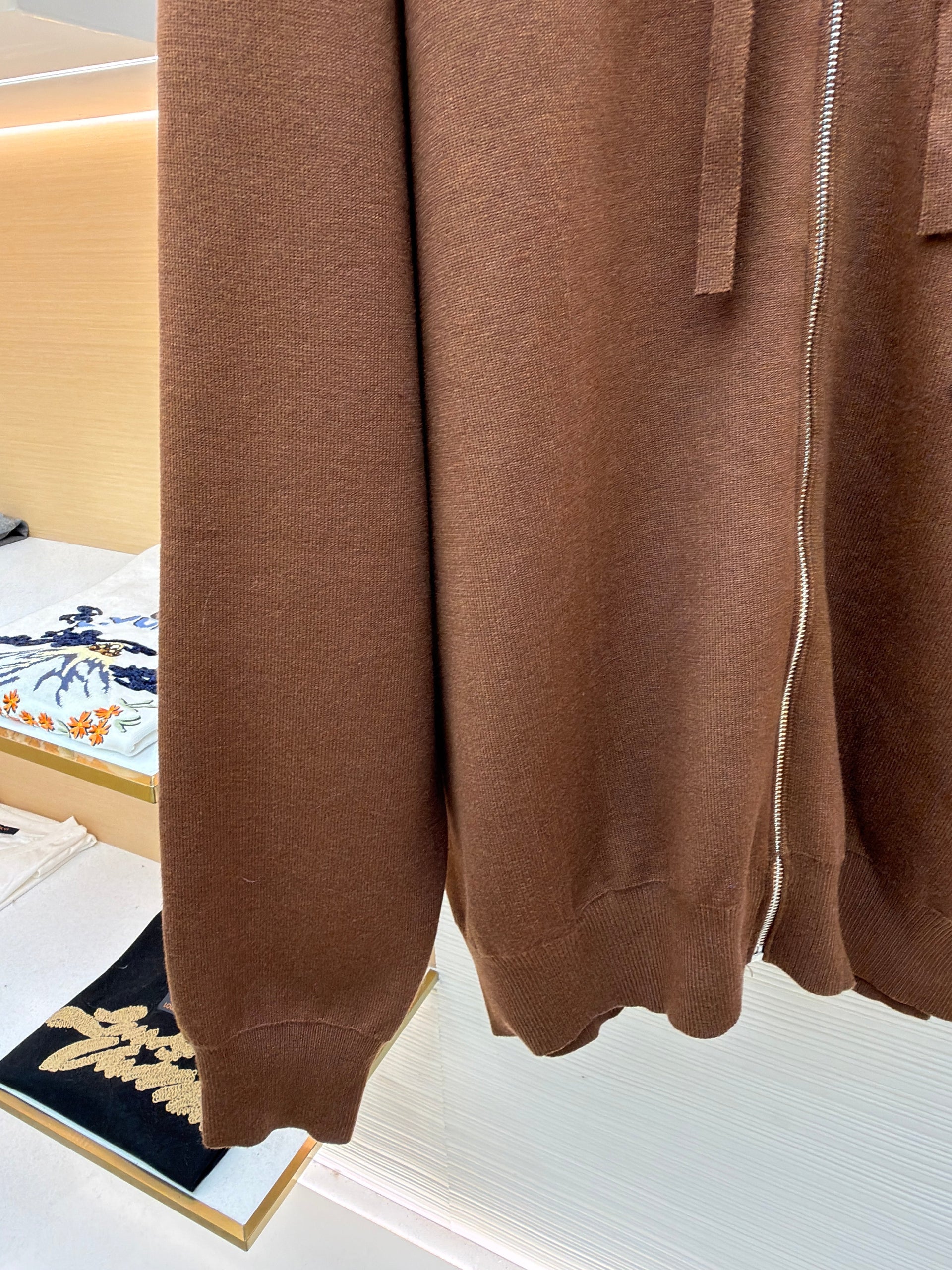 LOEW ZIP HOODIE
