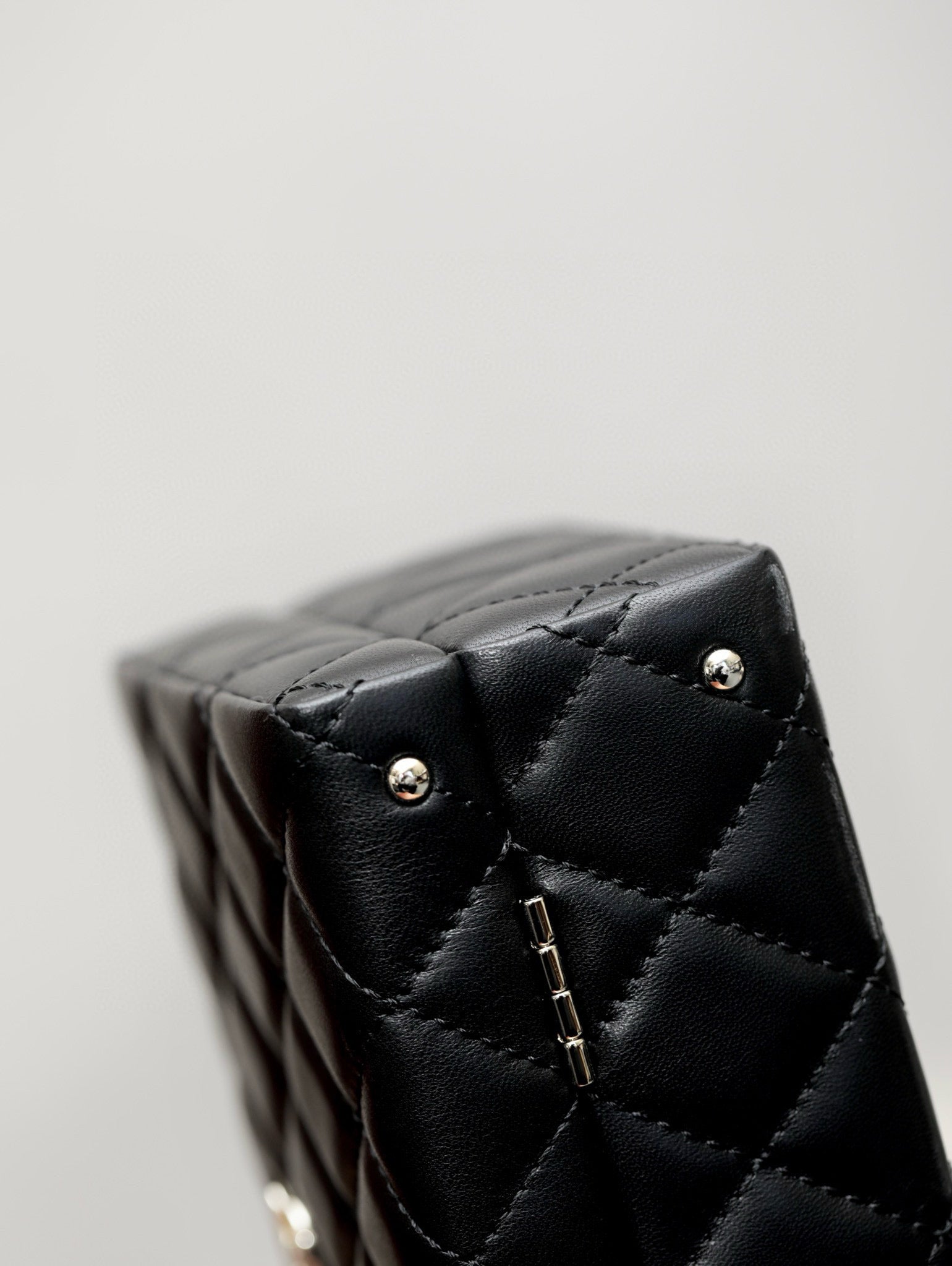 CC SMALL BOX CHAIN BAG