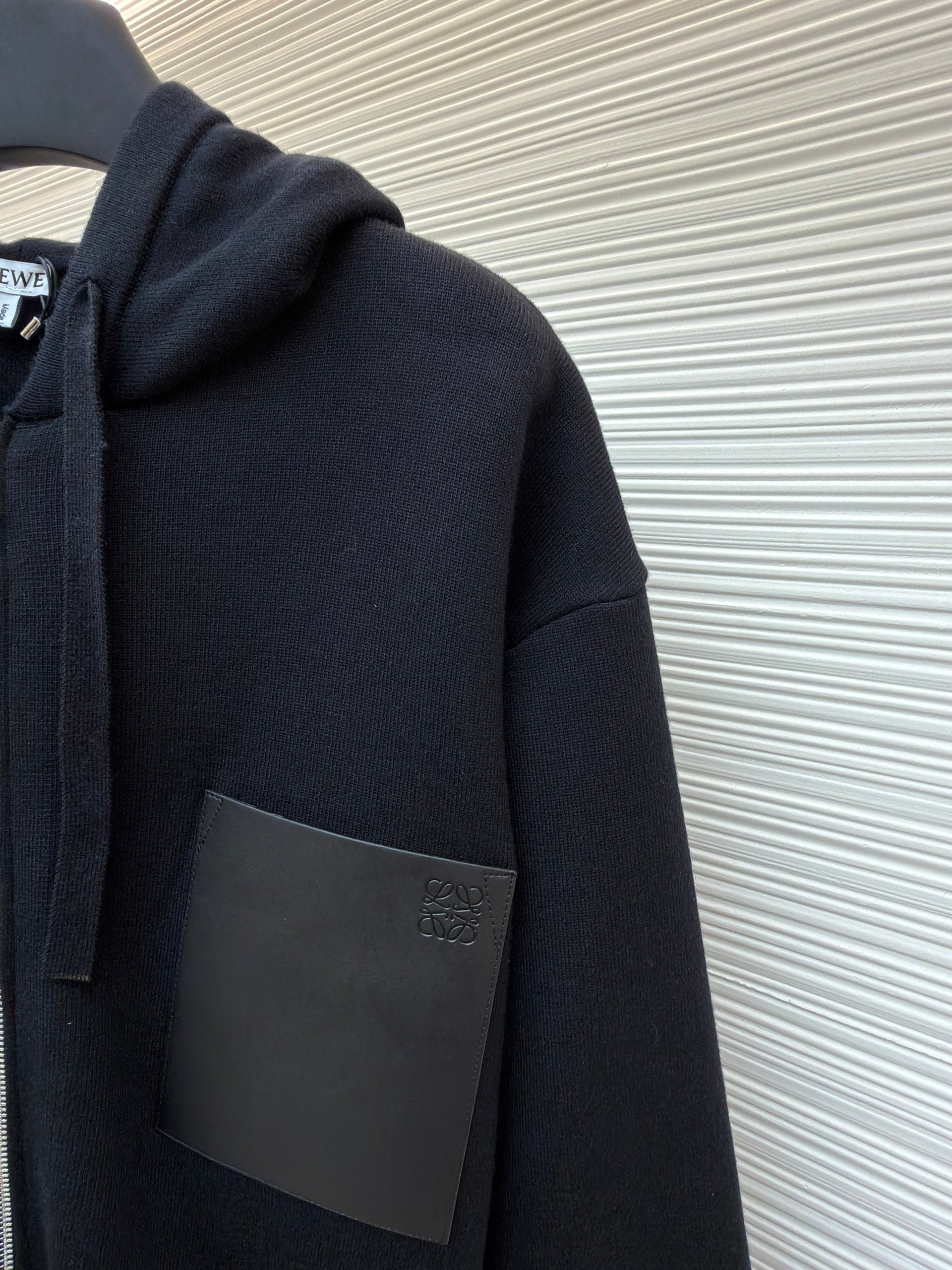 LOEW ZIP HOODIE