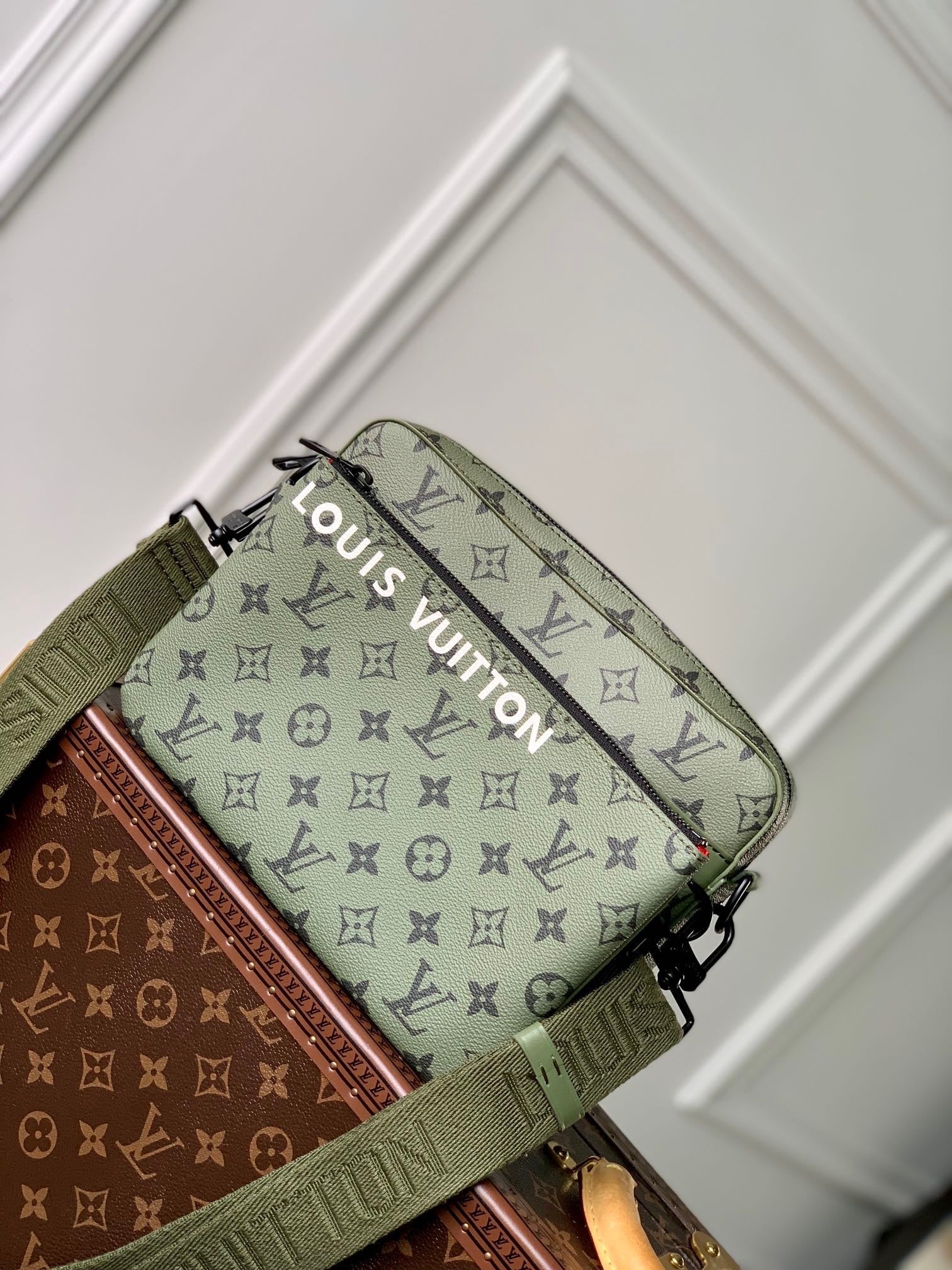 LOU TRIO MESSENGER BAG