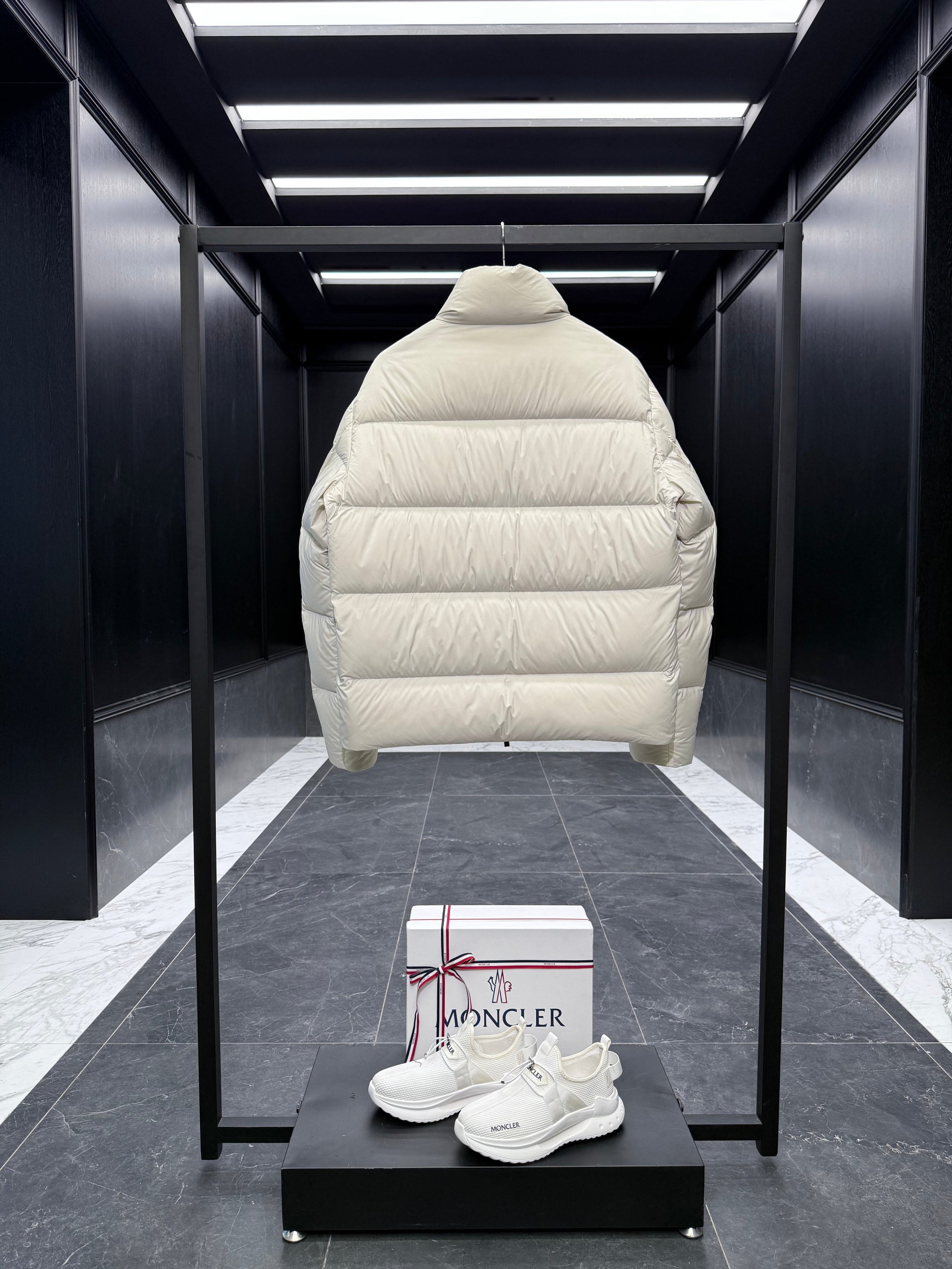 MONC TARN JACKET