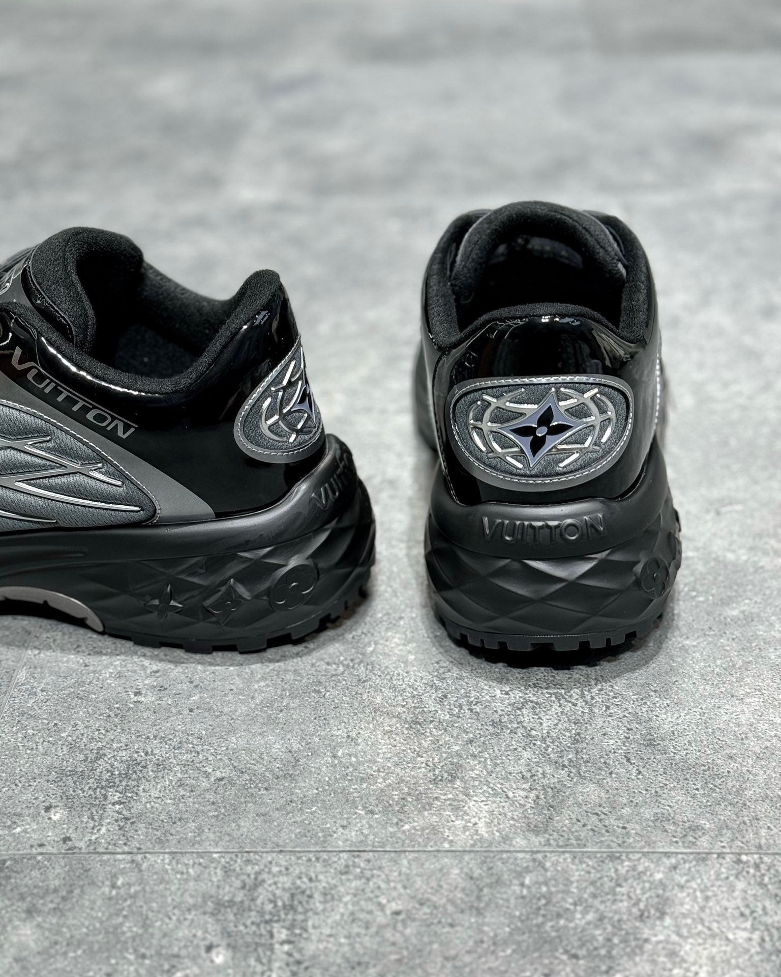 LOU DISCOVERY TRAINERS