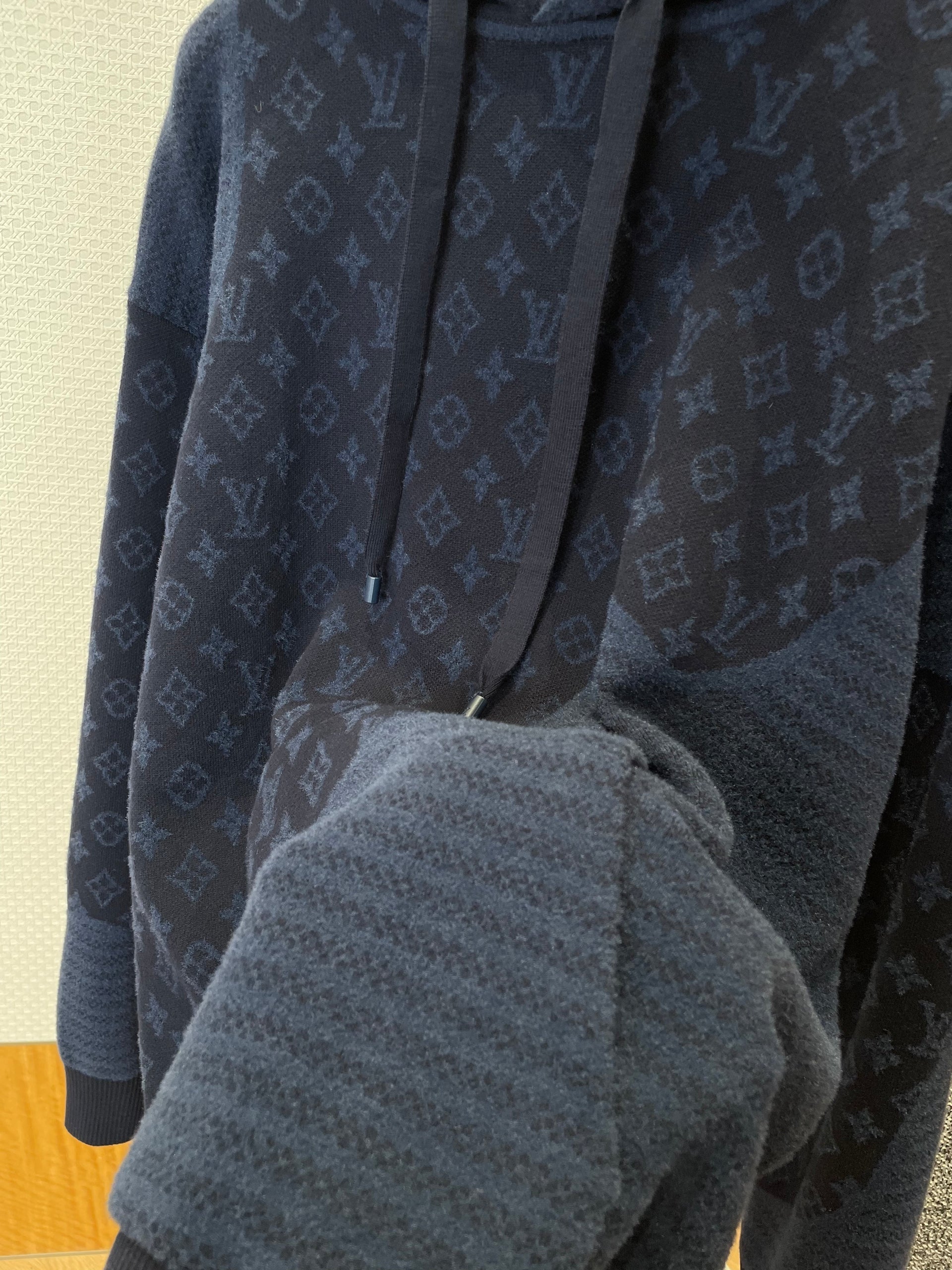 LOU HOODIE