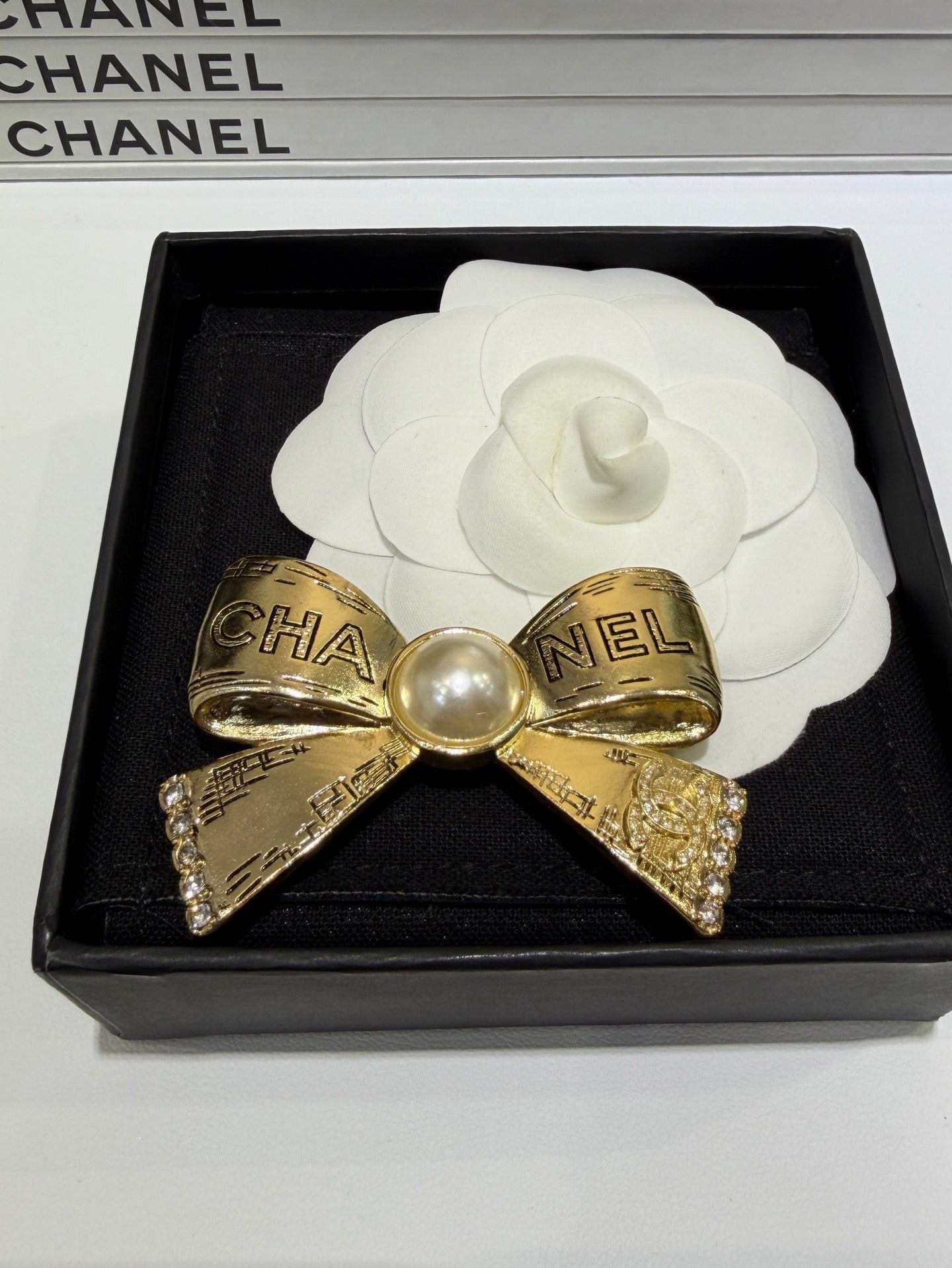 CC BROOCHE