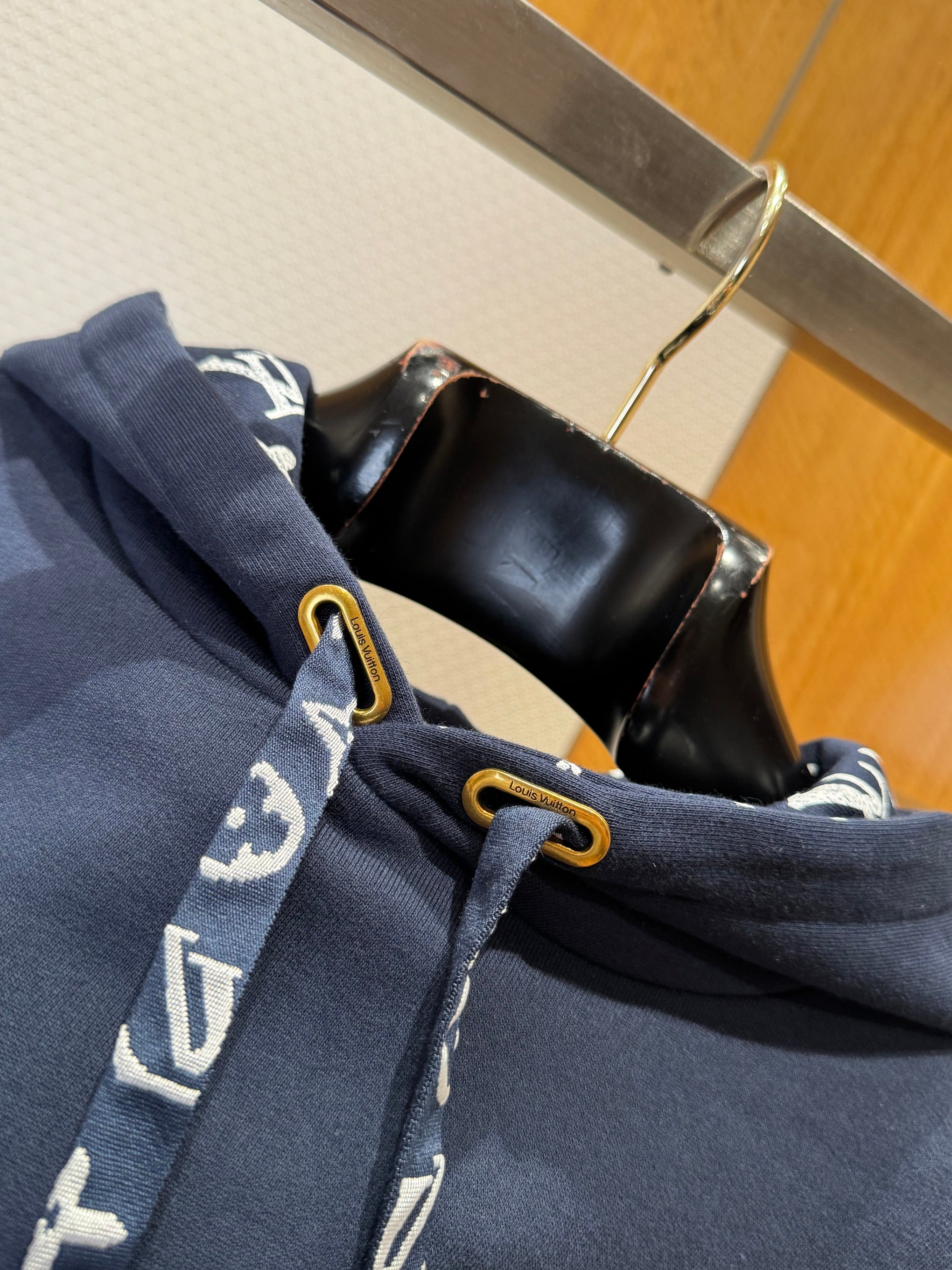 LOU HOODIE