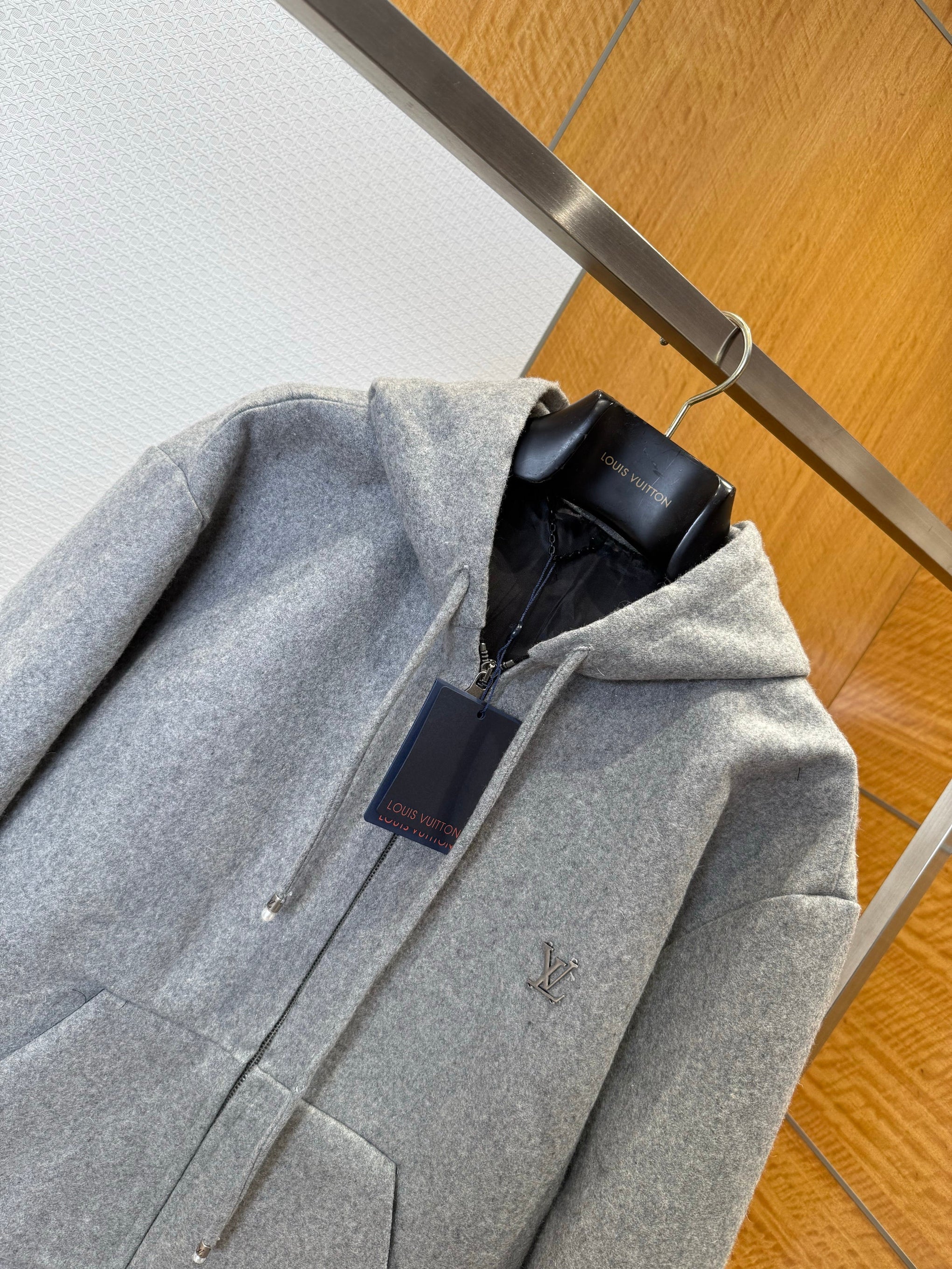 LOU ZIP HOODIE