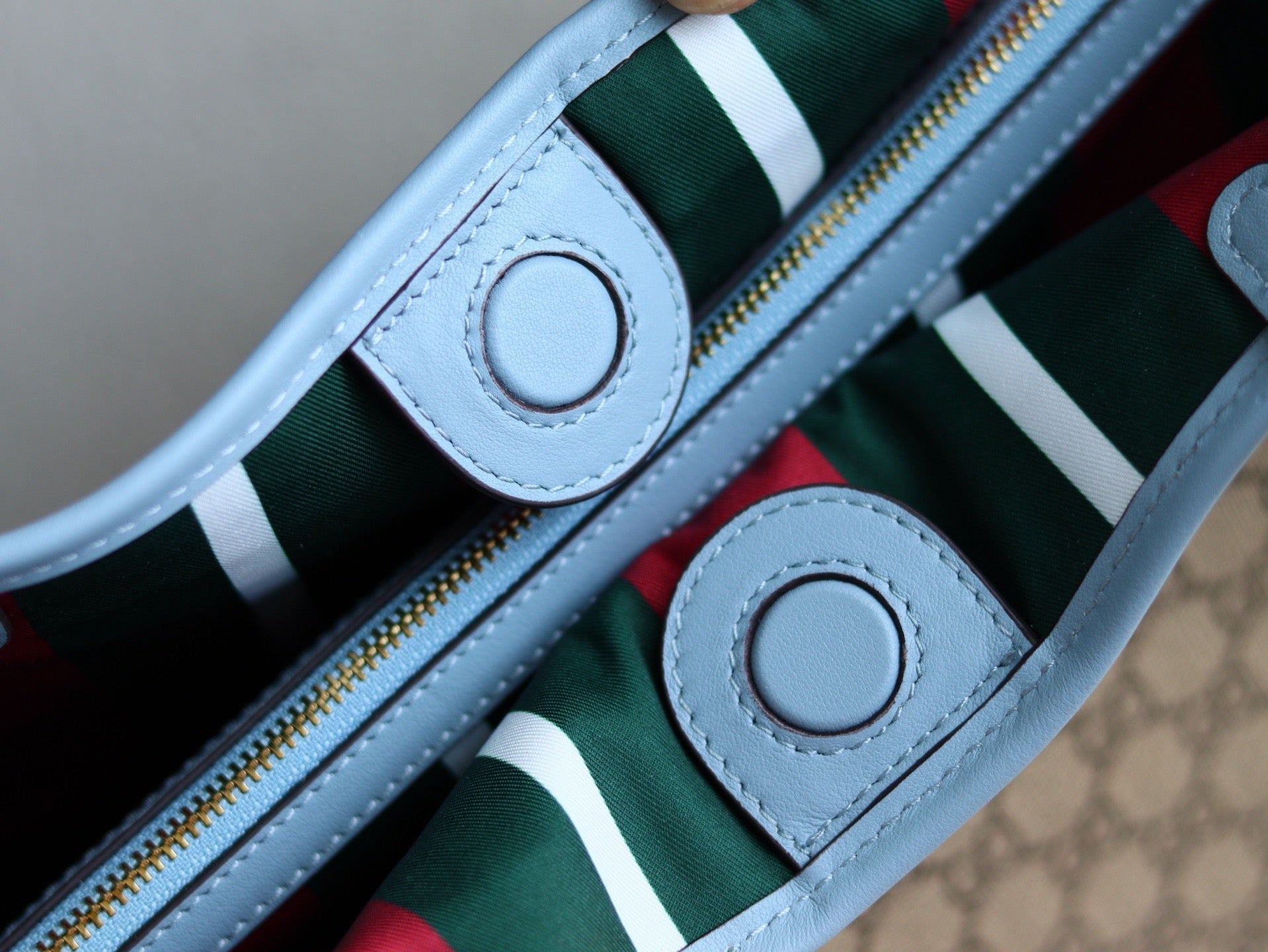 GG EMBLEM MAXI TOTE BAG