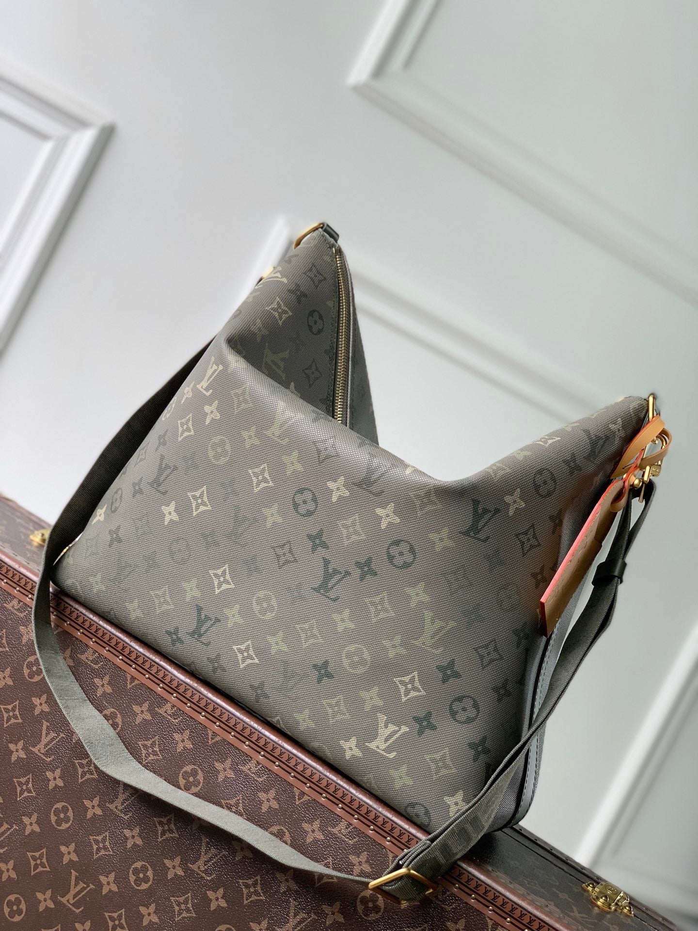 LOU VAGABOND HOBO BAG