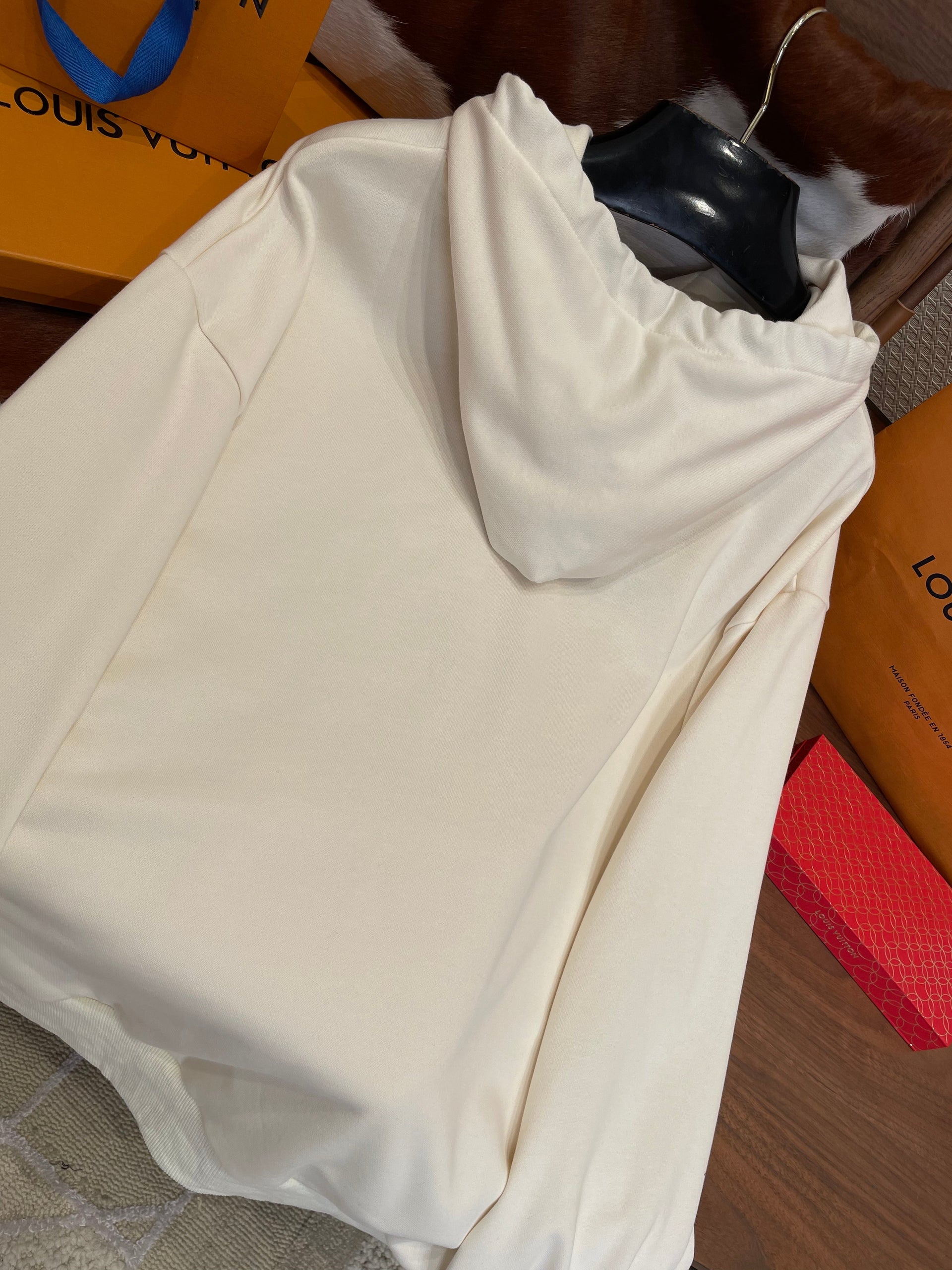 LOU HOODIE