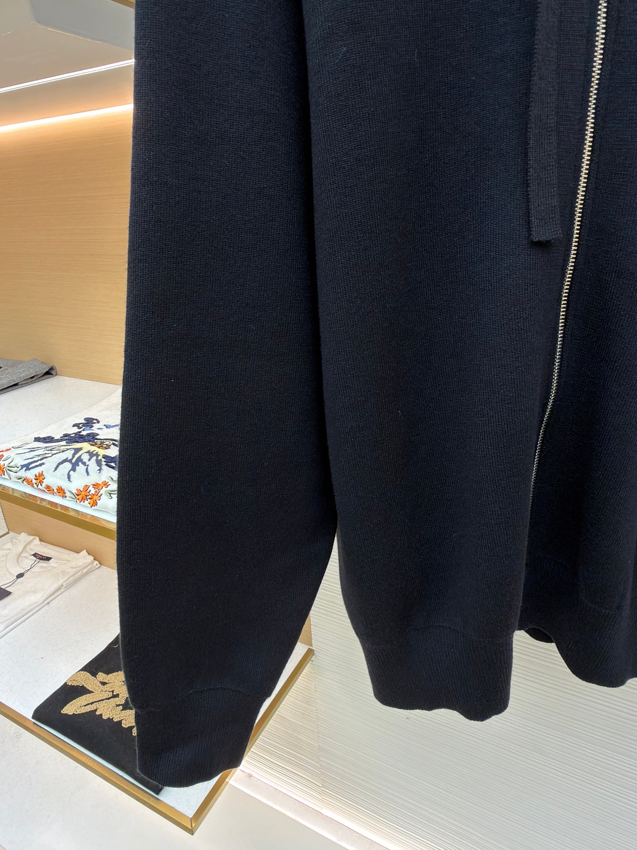 LOEW ZIP HOODIE