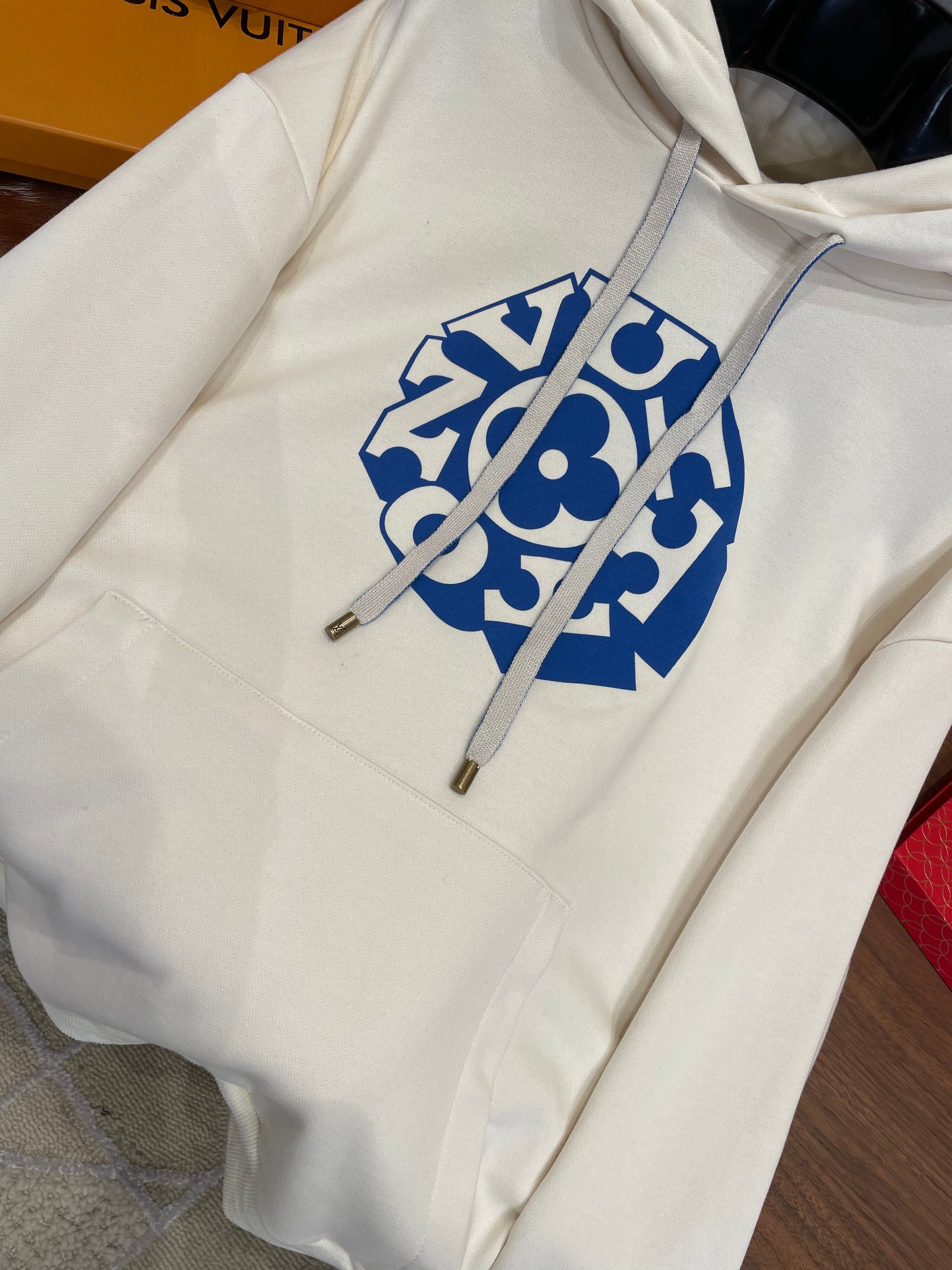 LOU HOODIE