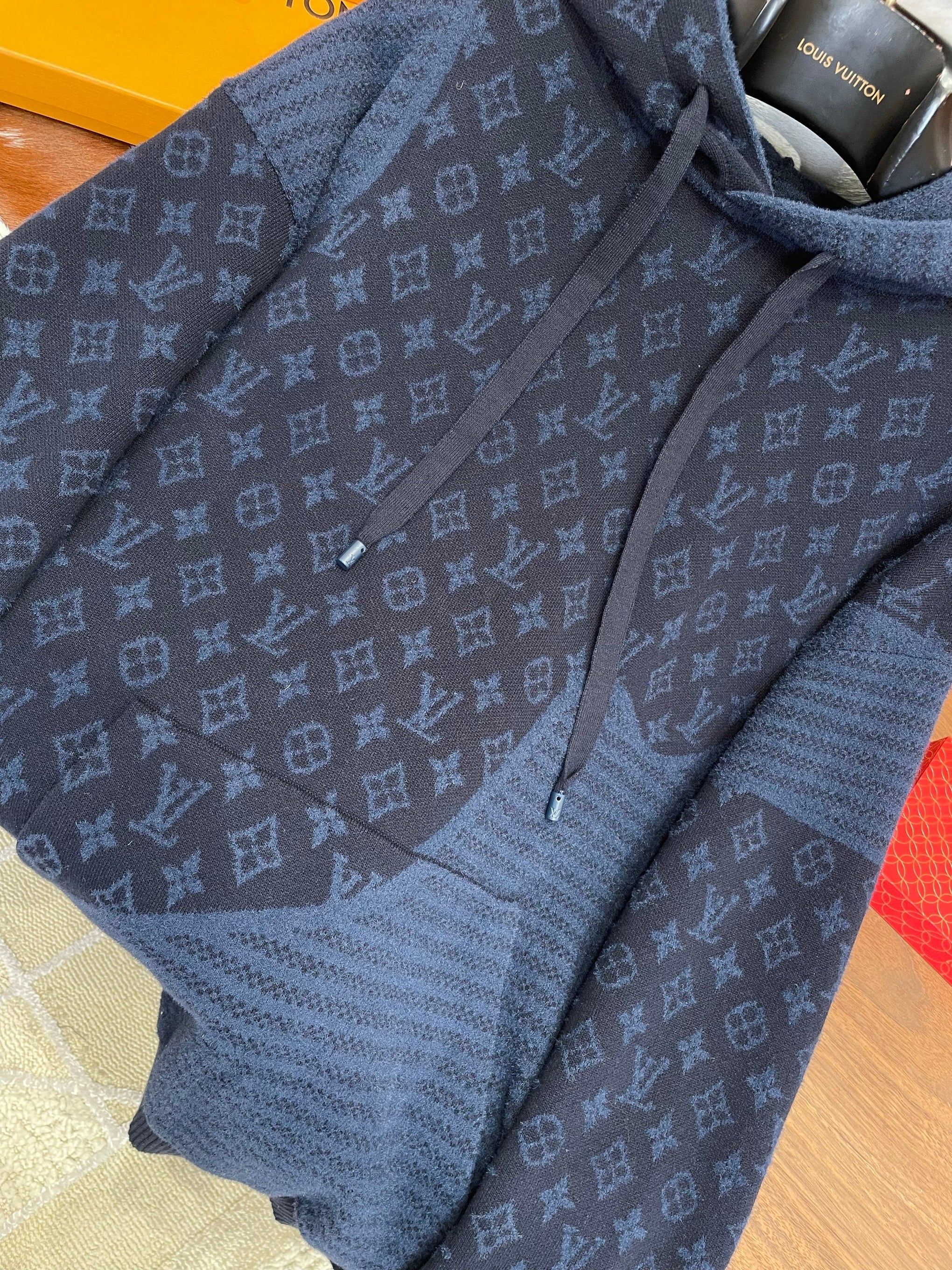 LOU HOODIE