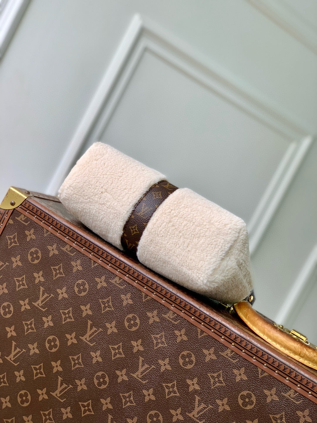 LOU POCHETTE MIA BAG
