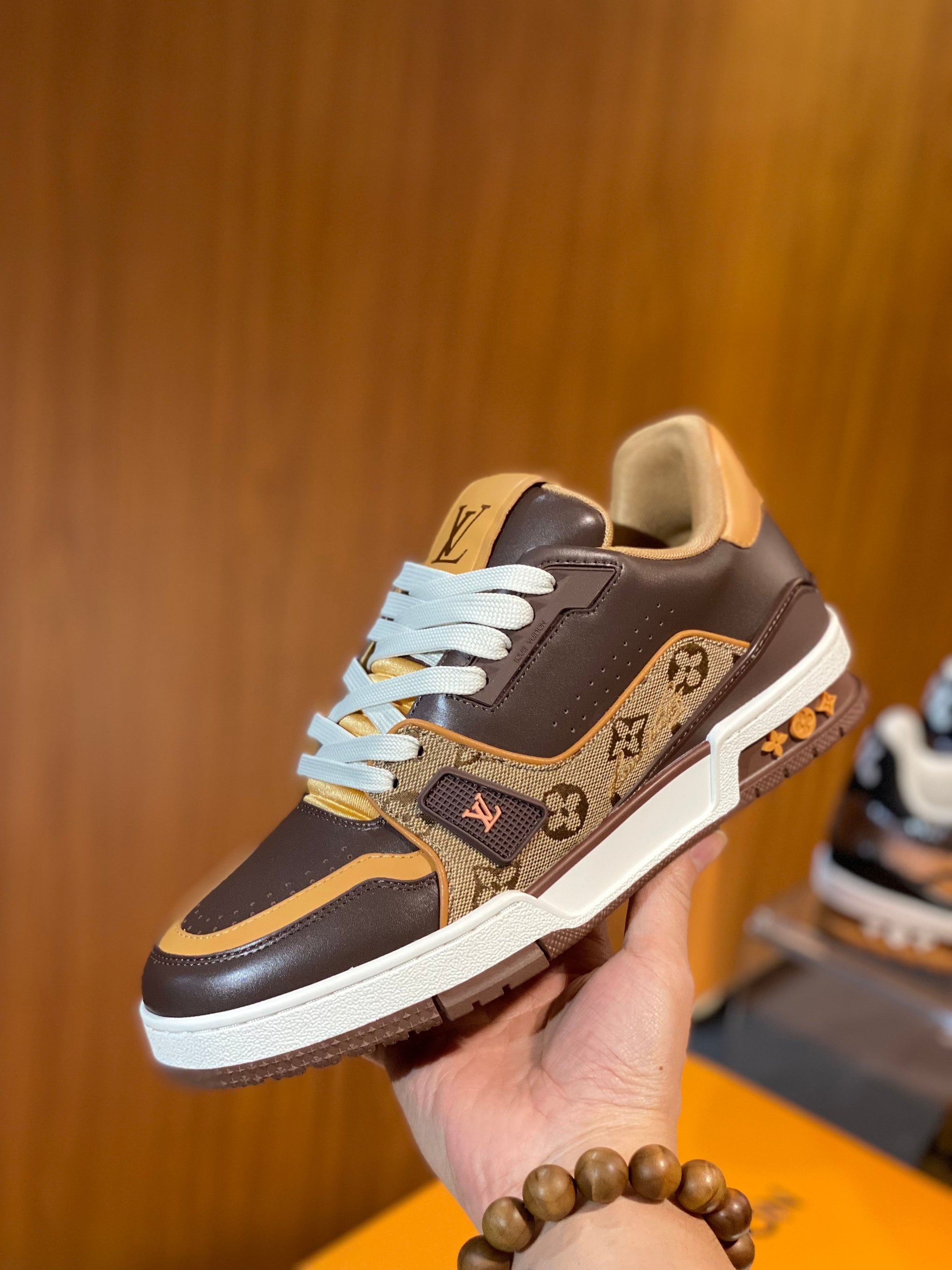 LOU TRAINERS