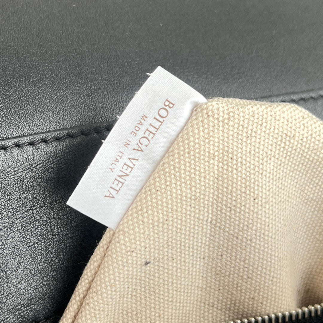 BOTT V SMALL ANDIAMO MESSENGER BAG