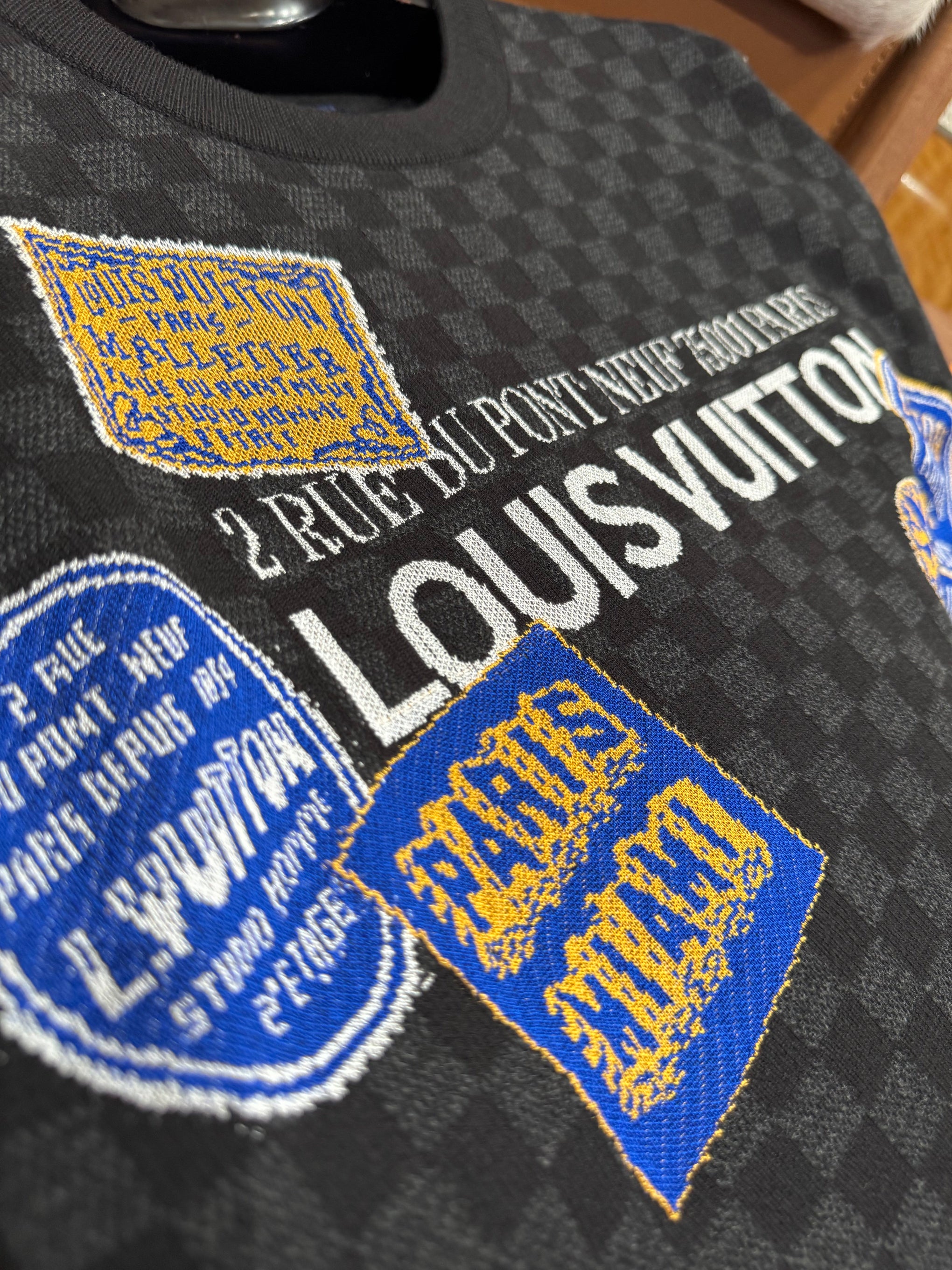 LOU T-SHIRT